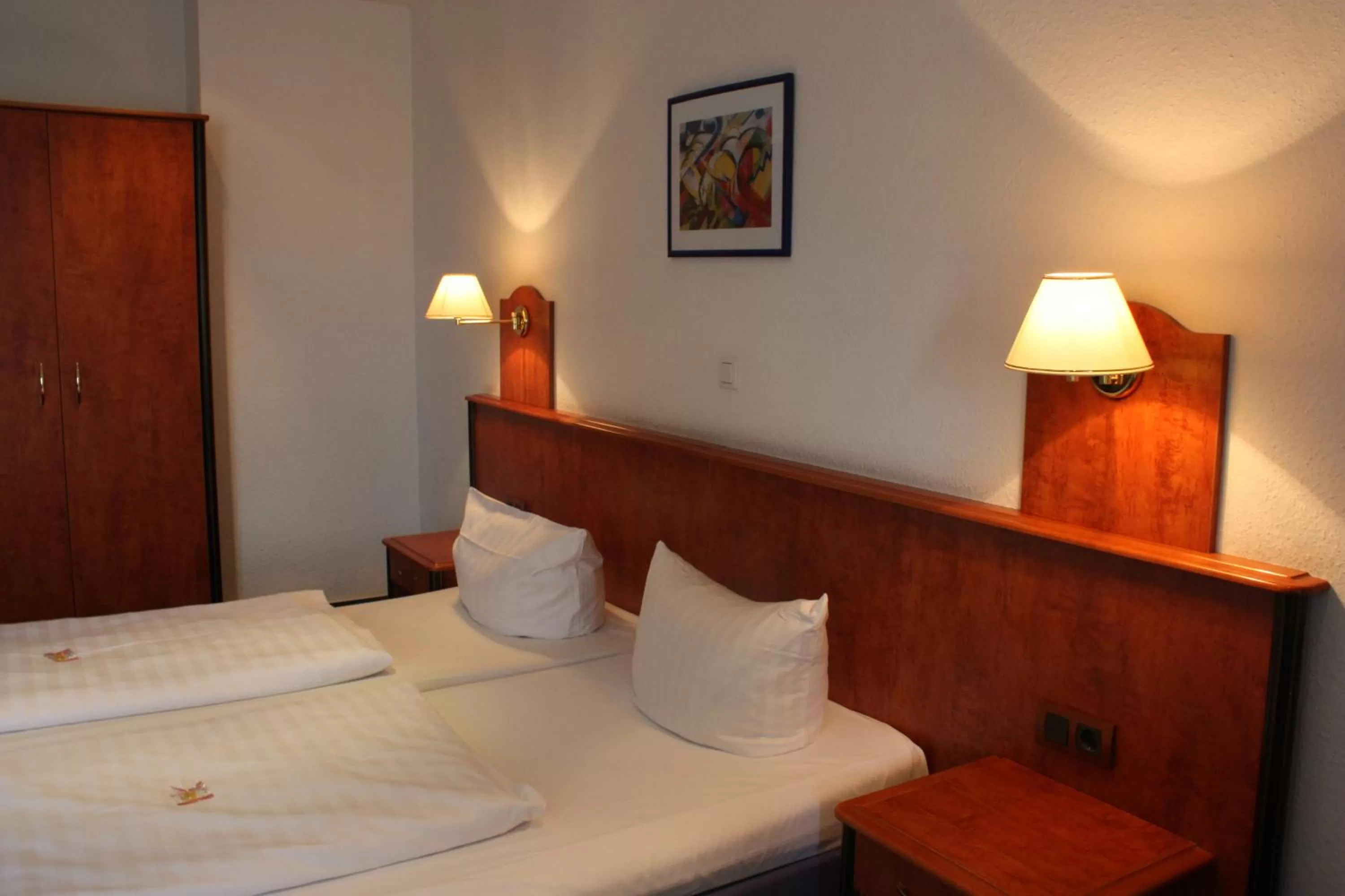 Photo of the whole room, Bed in Hotel Zeil