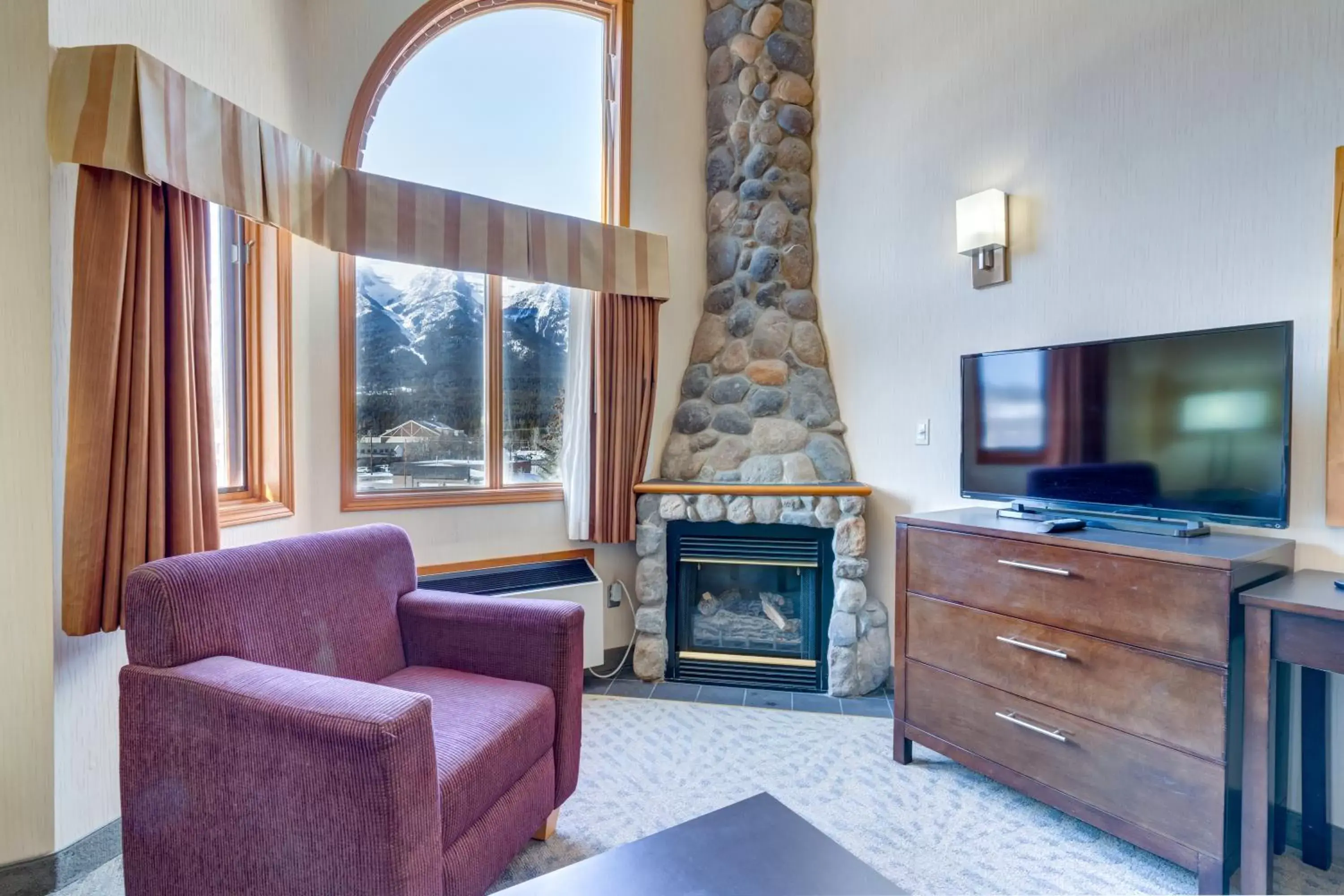 TV and multimedia, TV/Entertainment Center in Chateau Canmore