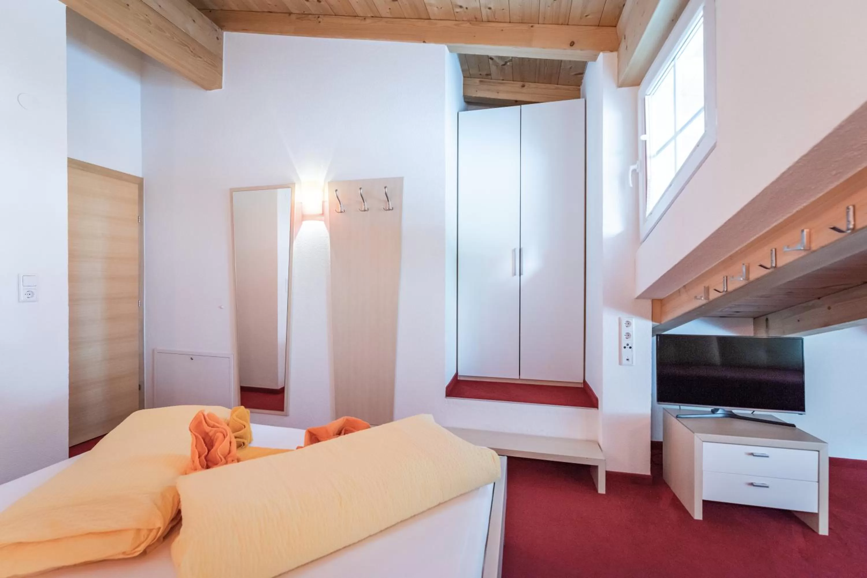 Bedroom, Bed in Apart Relax