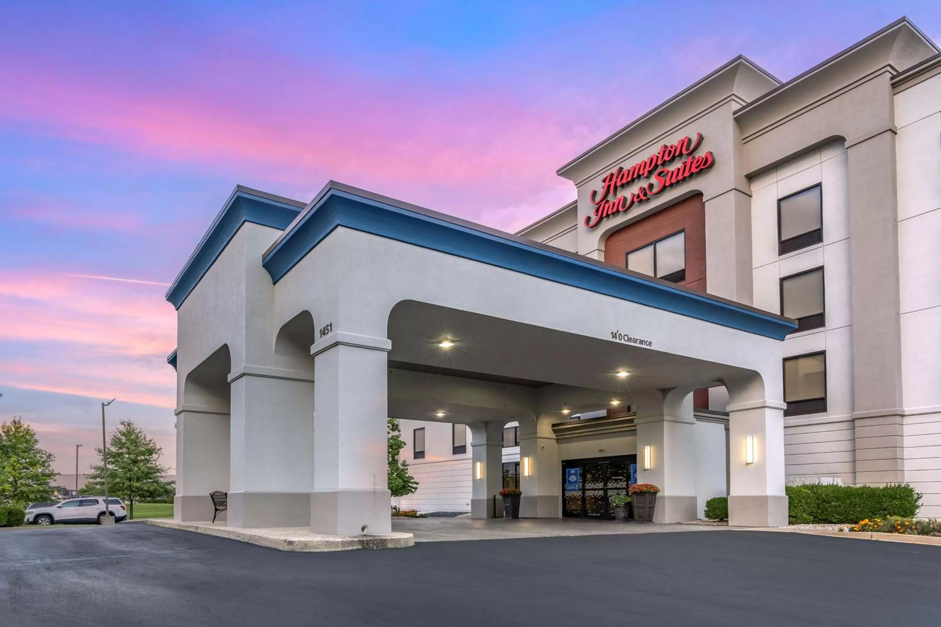 Property building in Hampton Inn & Suites Louisville East