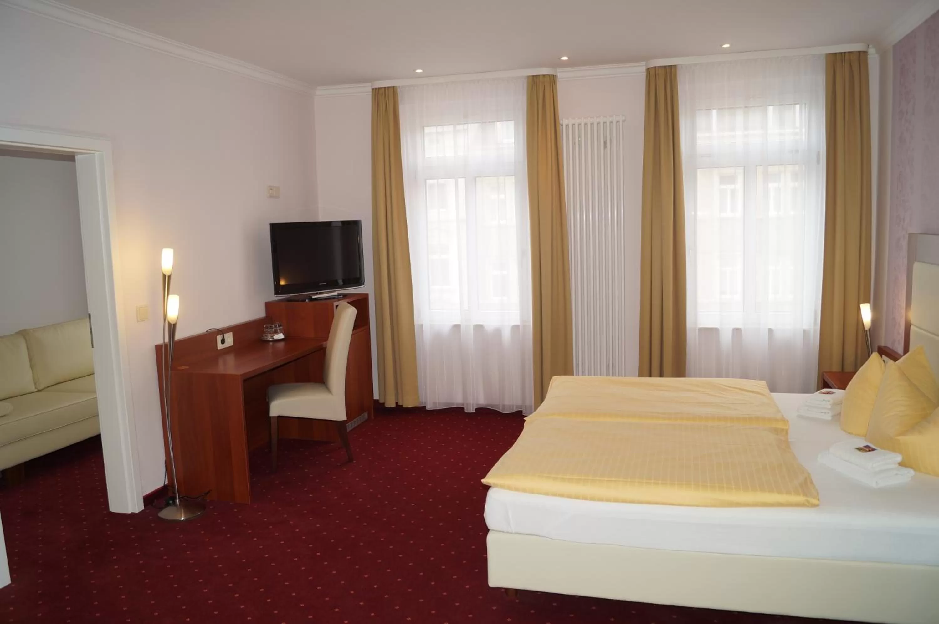 Photo of the whole room, Bed in Hotel via City Leipzig Mitte