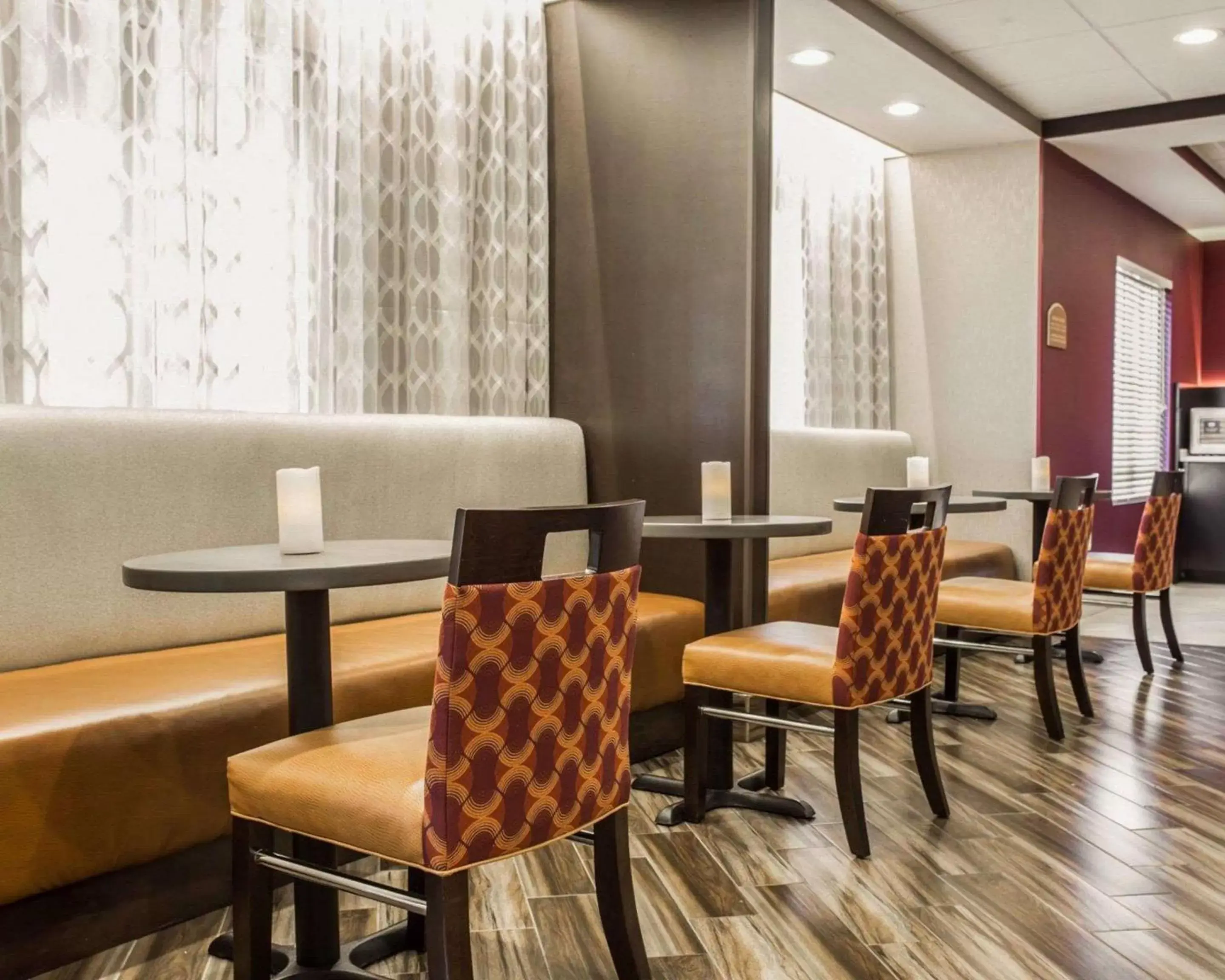 Restaurant/Places to Eat in Comfort Suites Columbia at Harbison