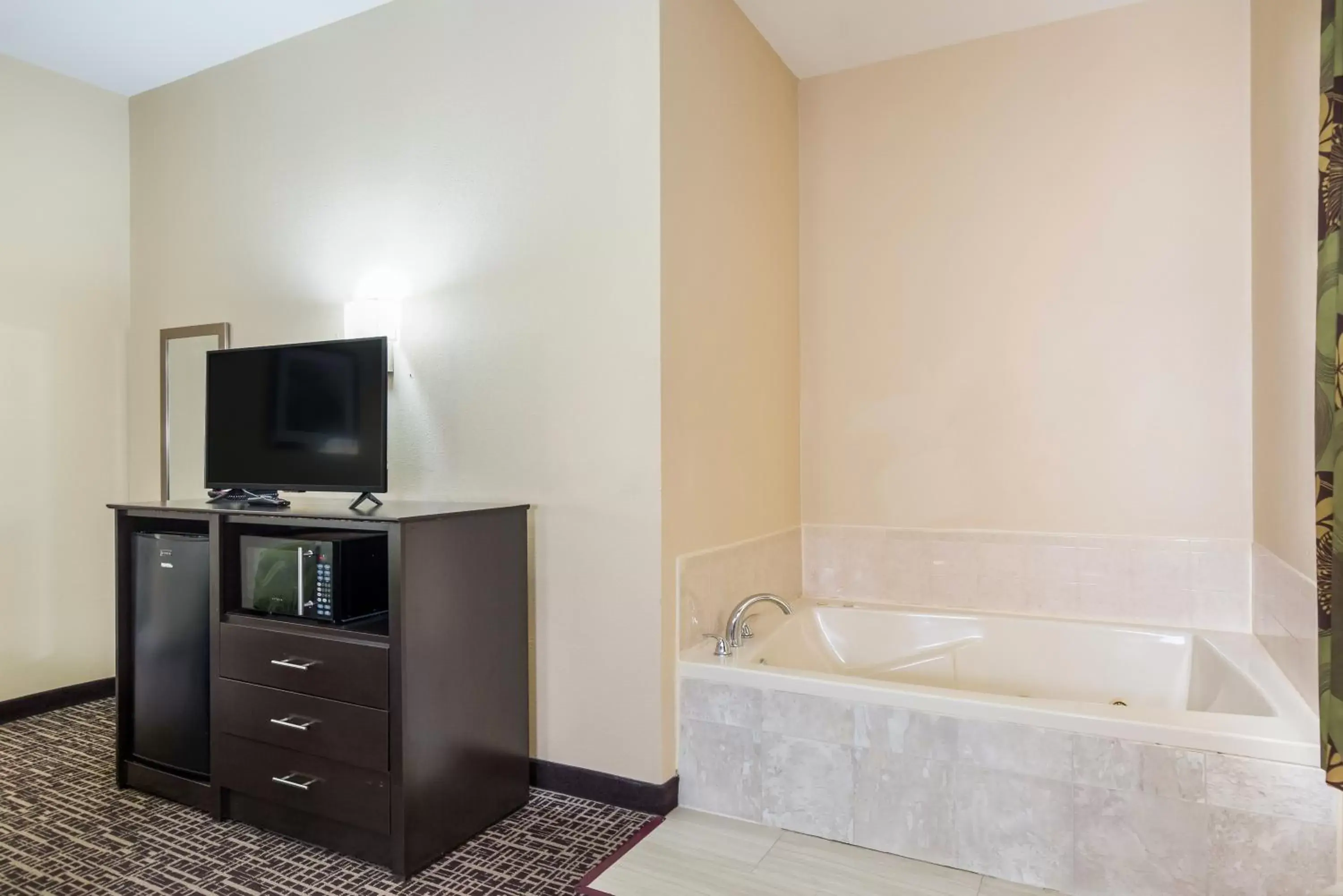 TV/Entertainment Center in Quality Inn & Suites Caseyville - St. Louis