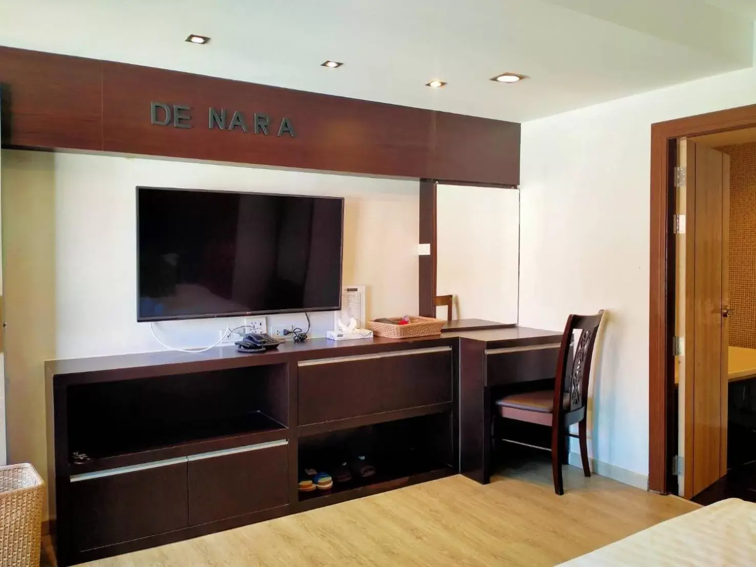 TV and multimedia in Hotel De Nara-SHA Extra Plus