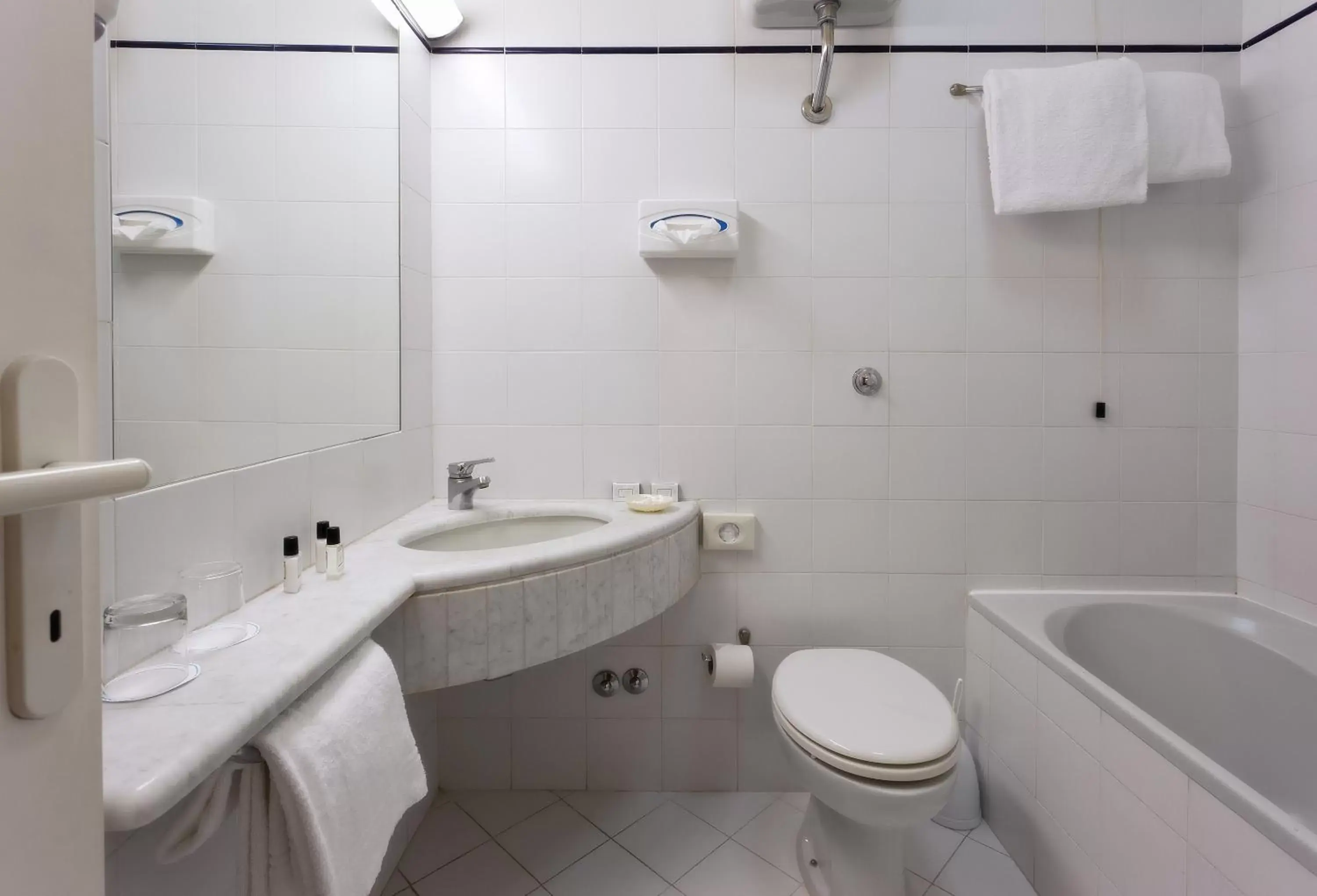 Toilet, Bathroom in Hotel Ercolini & Savi
