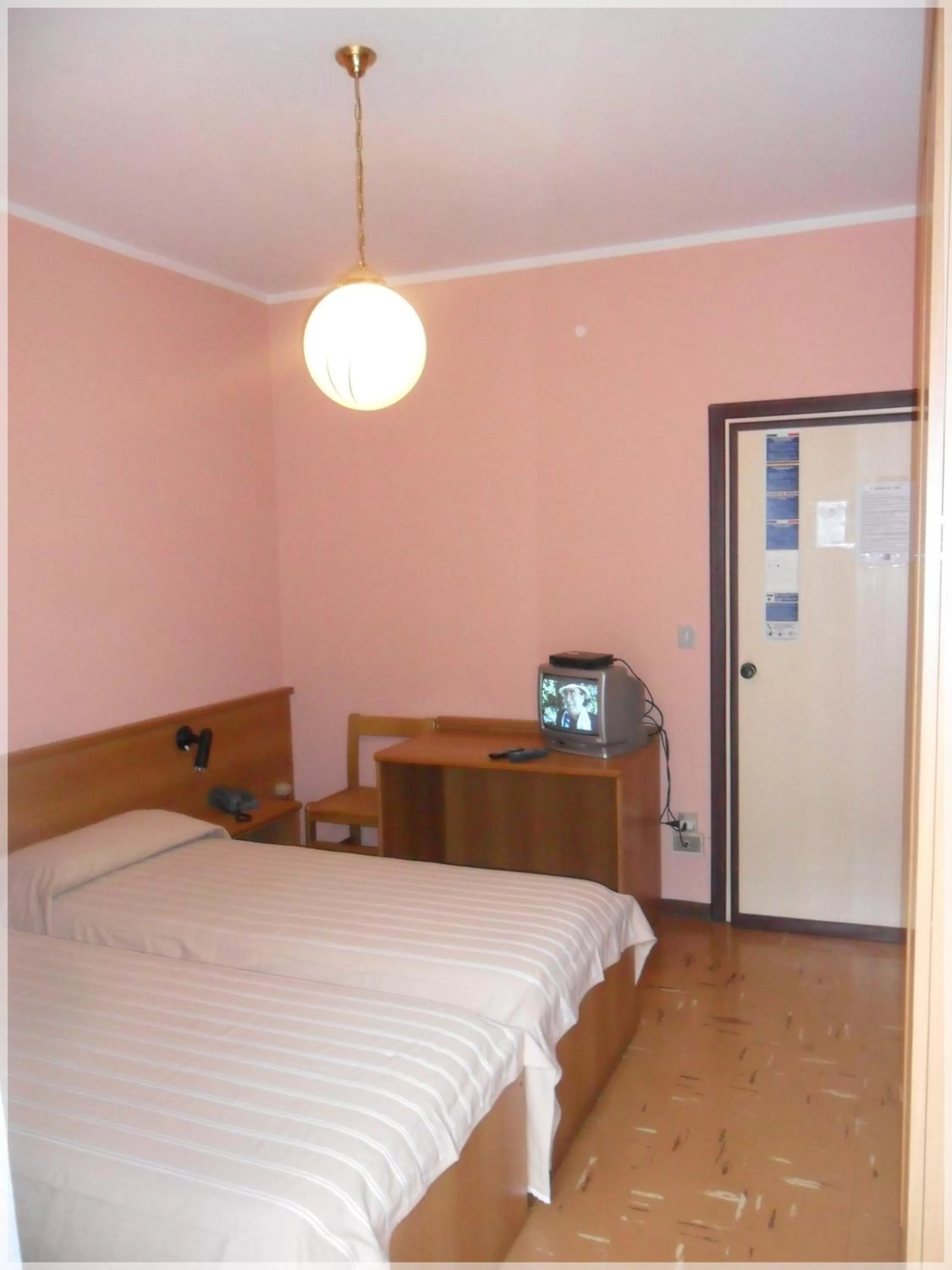 Bed in Albergo Motel Dosdè B&B