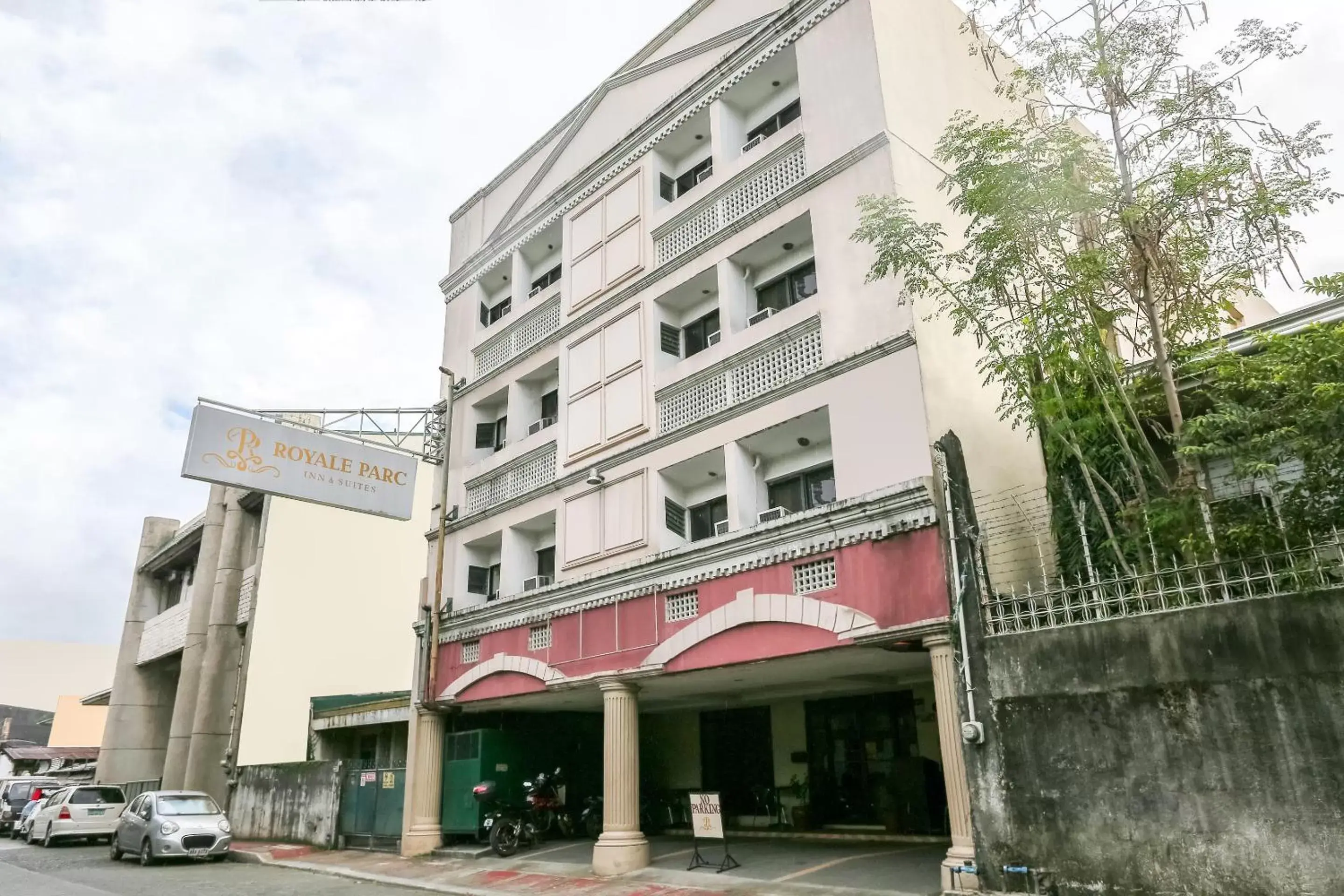 Facade/entrance, Property Building in Super OYO 406 Royal Parc Inn & Suites