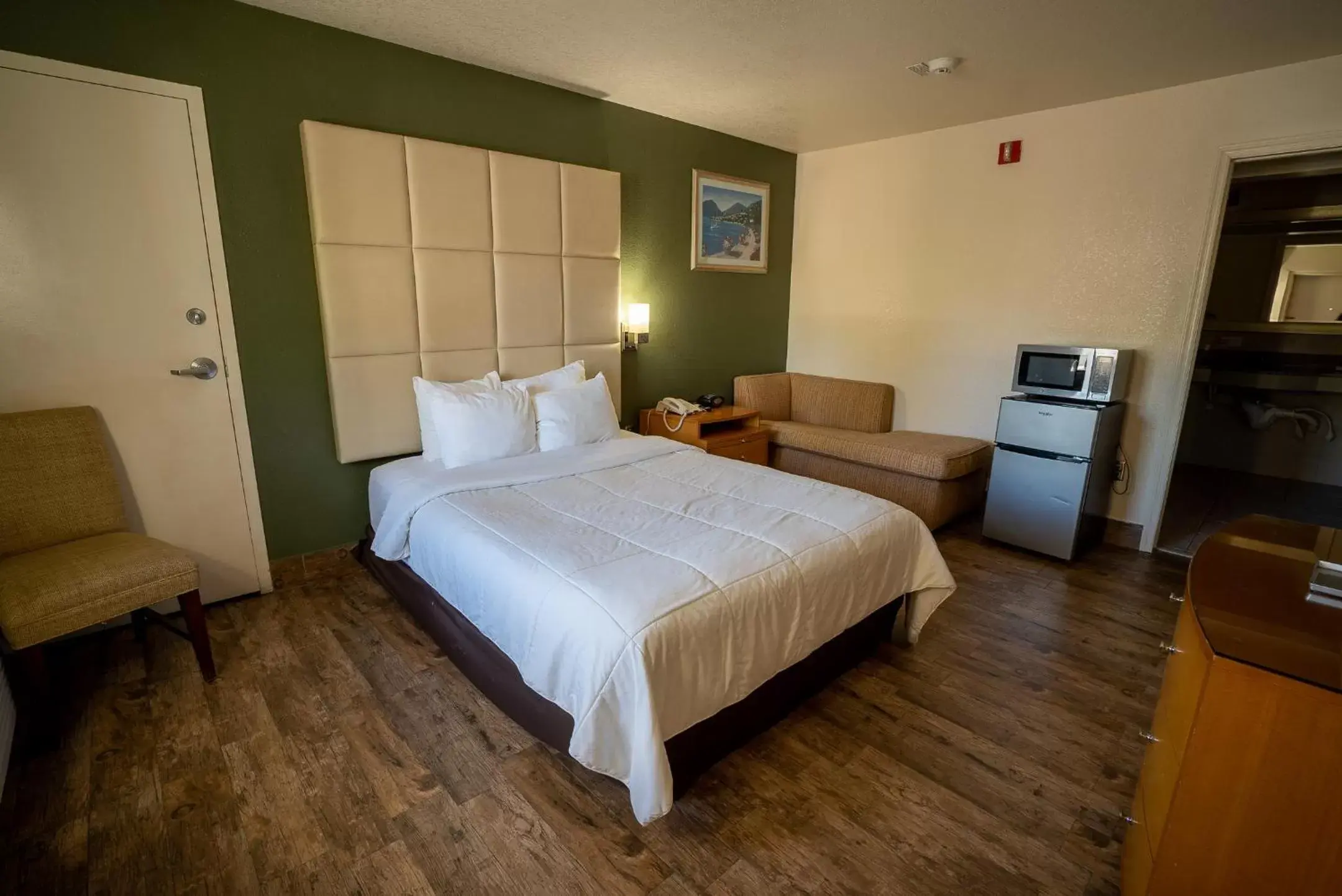 Bedroom, Bed in Travelodge by Wyndham Florida City/Homestead/Everglades
