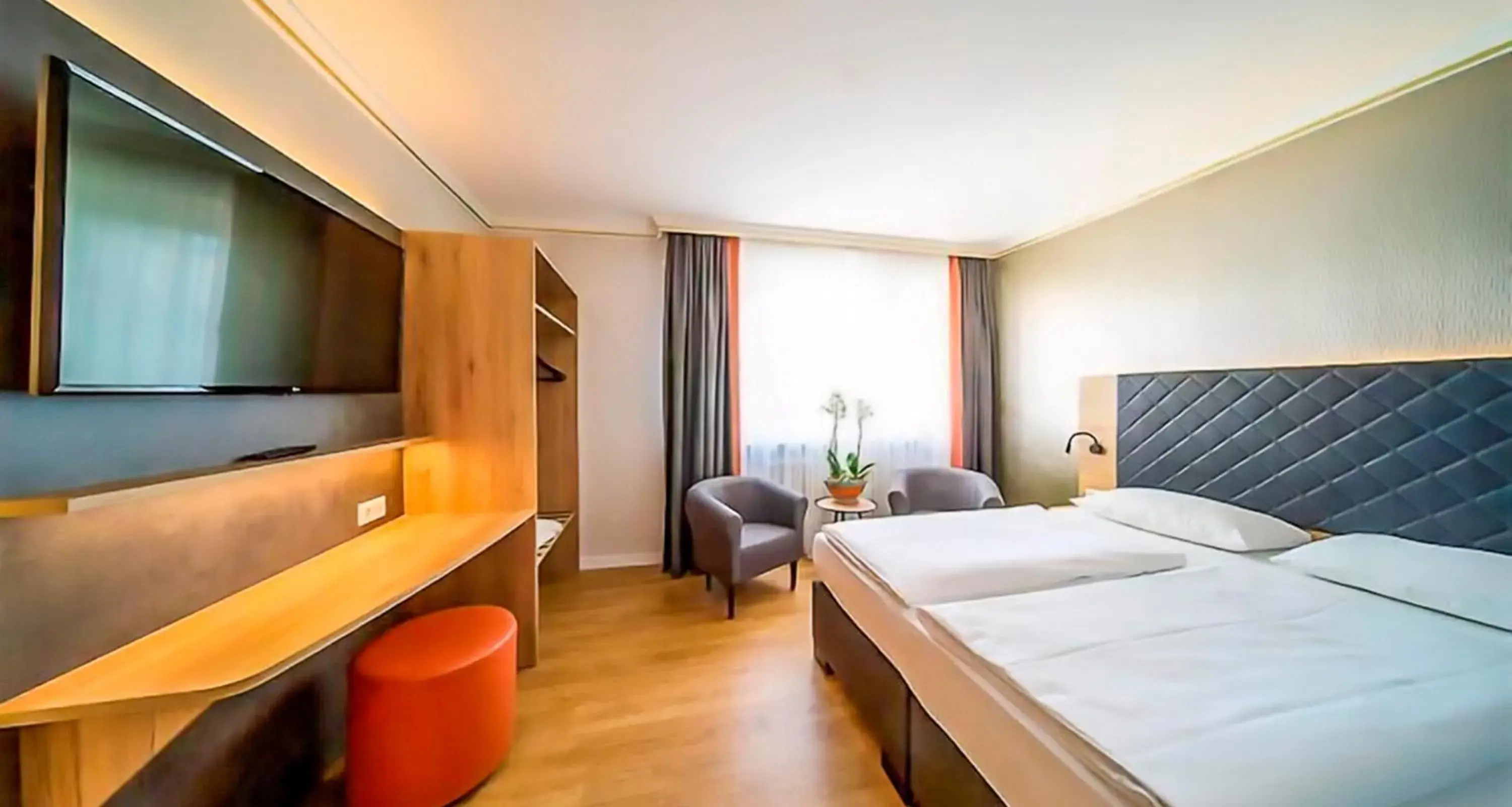 Photo of the whole room in Novum Hotel Rieker Stuttgart Hauptbahnhof   