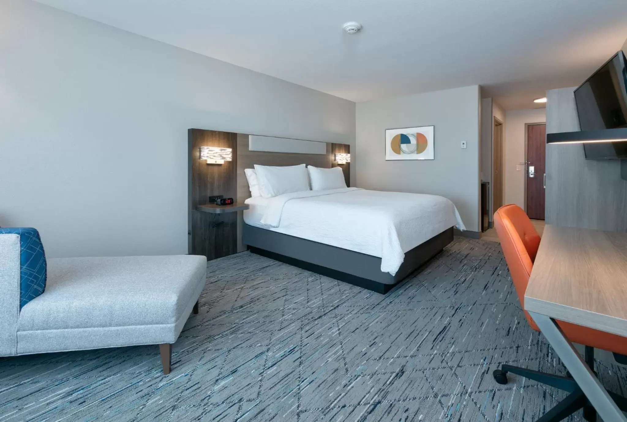 Photo of the whole room, Bed in Holiday Inn Express Hotel & Suites Shakopee, an IHG Hotel