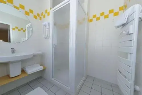 Bathroom in Le Robinson