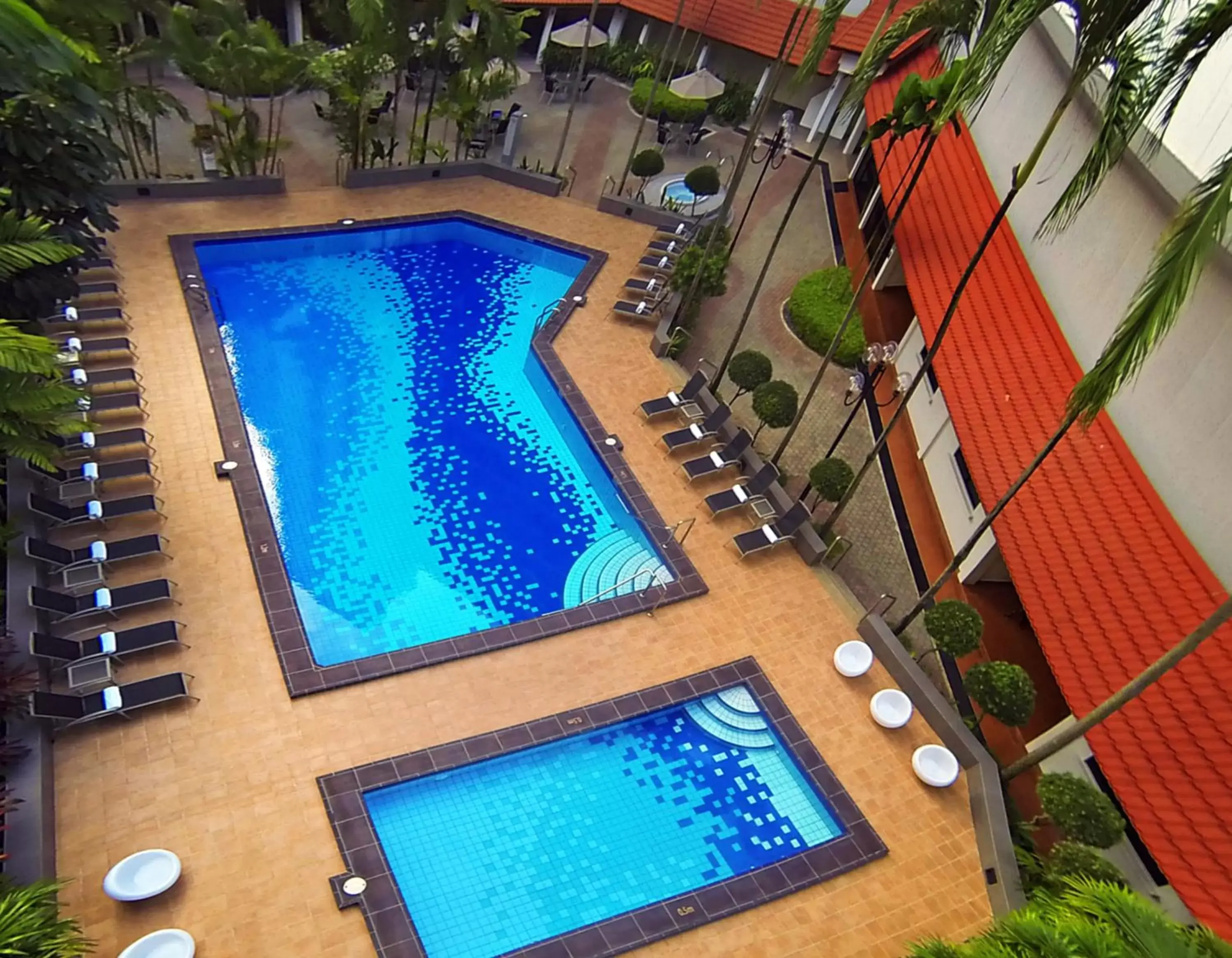 Swimming pool, Pool View in York Hotel