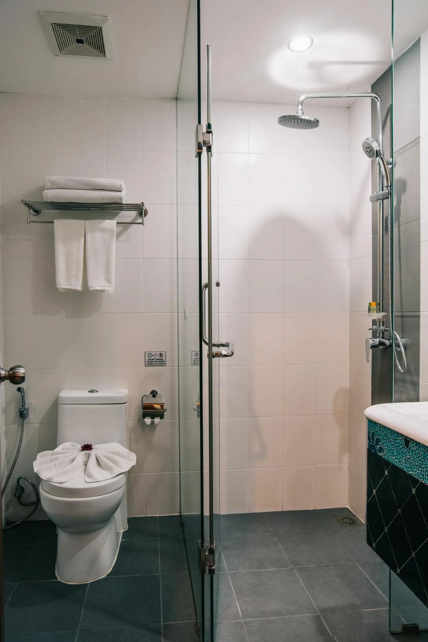 Bathroom in iCheck inn Central Patong