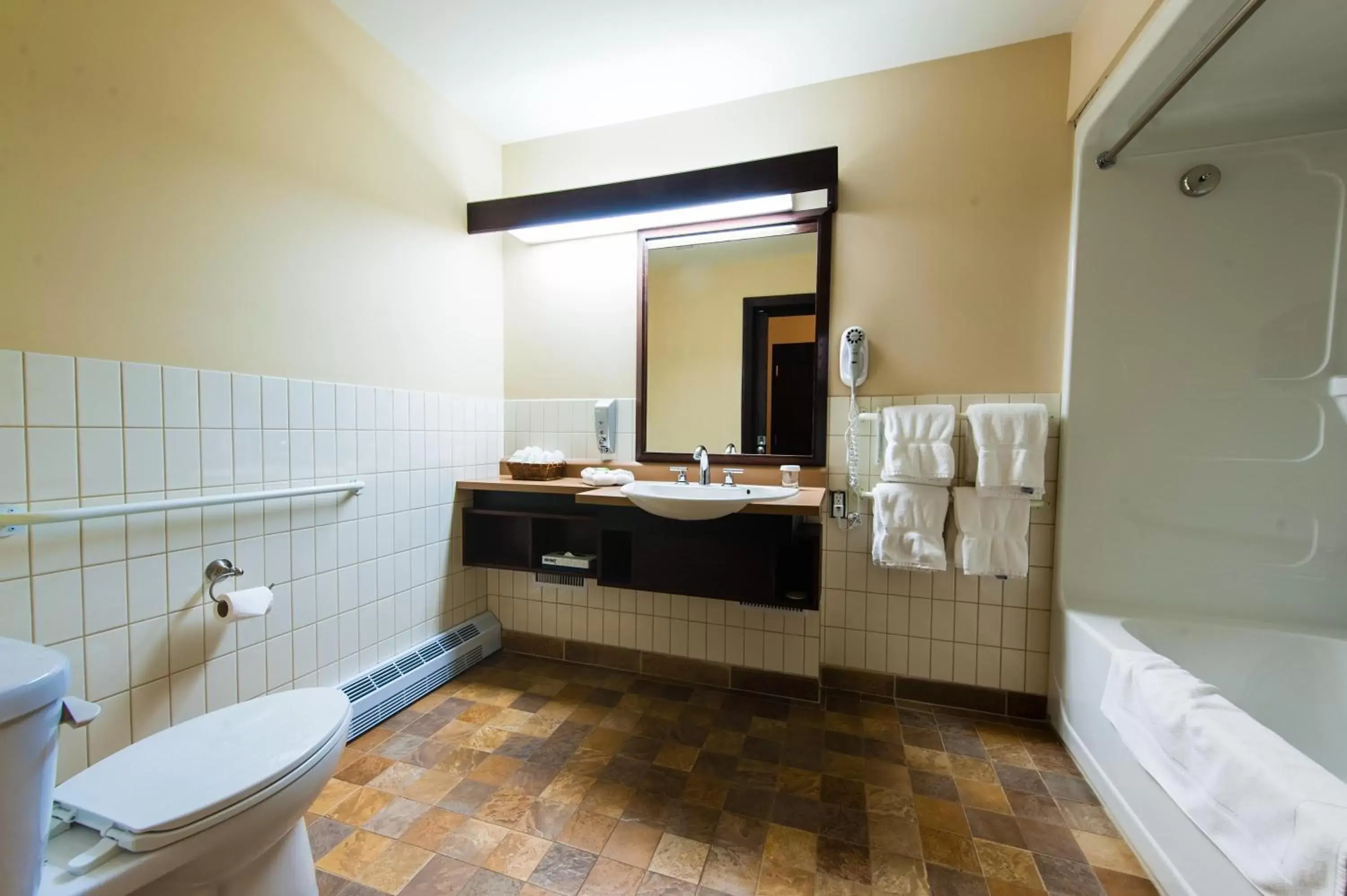 Bathroom in Gîte du Mont-Albert - Sepaq