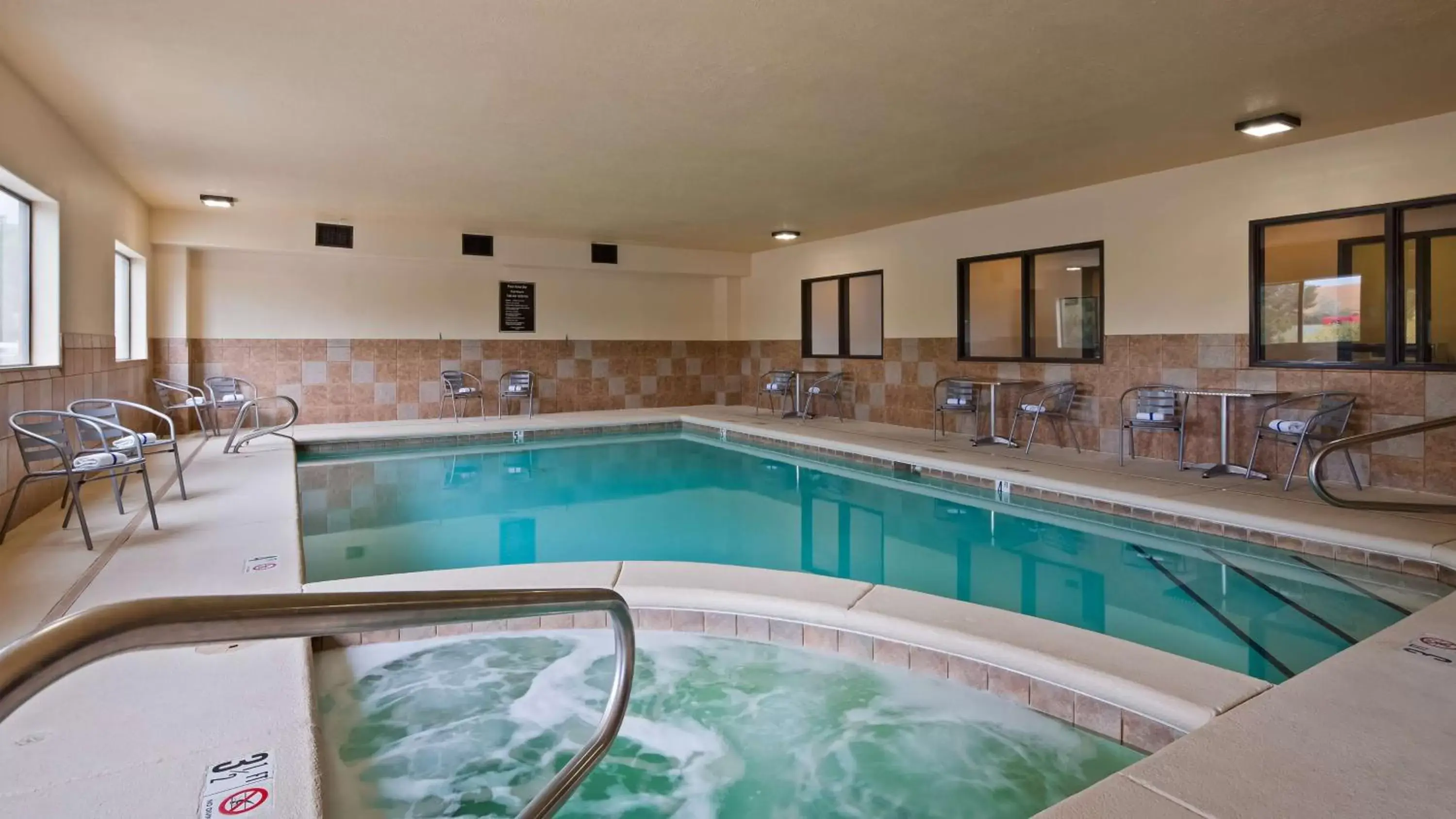 On site, Swimming Pool in Best Western Plus Eagleridge Inn & Suites