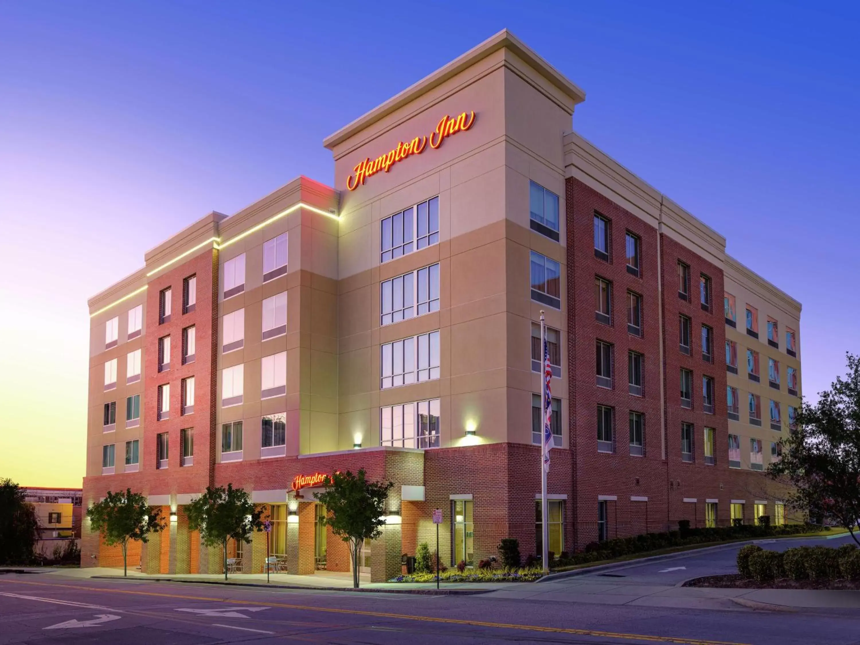 Property Building in Hampton Inn Wilmington Downtown