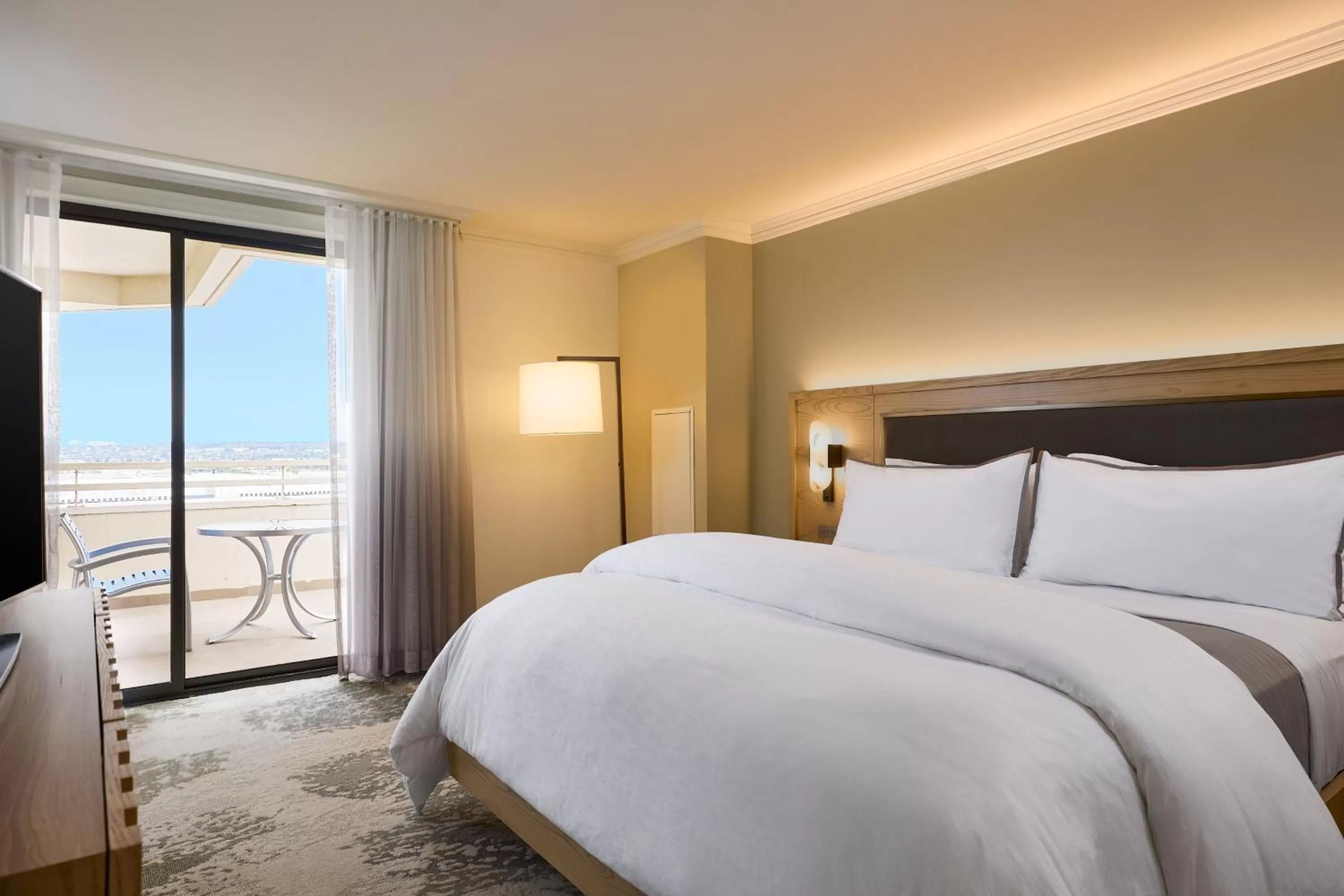 Photo of the whole room, Bed in The Westin Los Angeles Airport