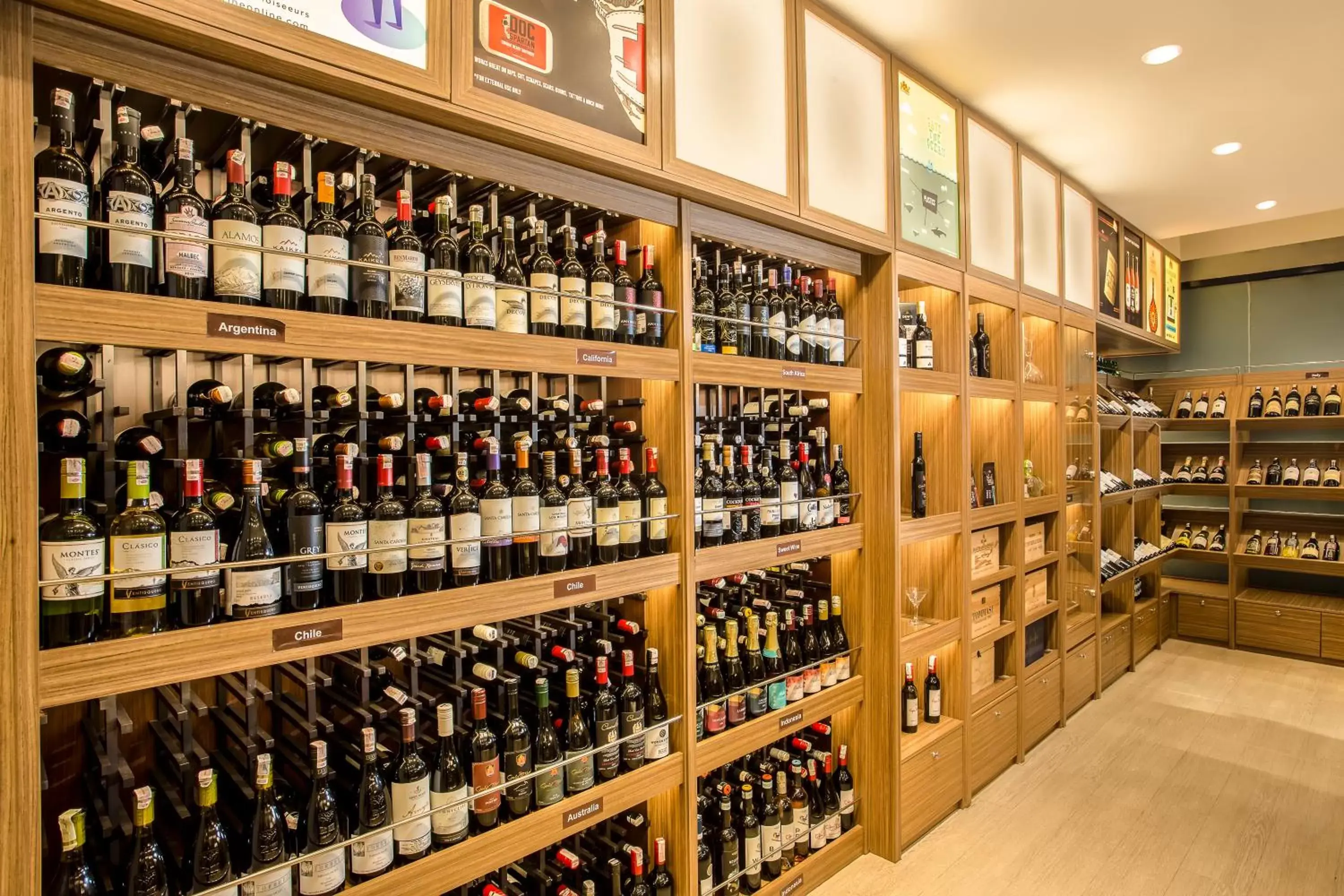 On-site shops, Drinks in Swiss-Belresort Dago Heritage