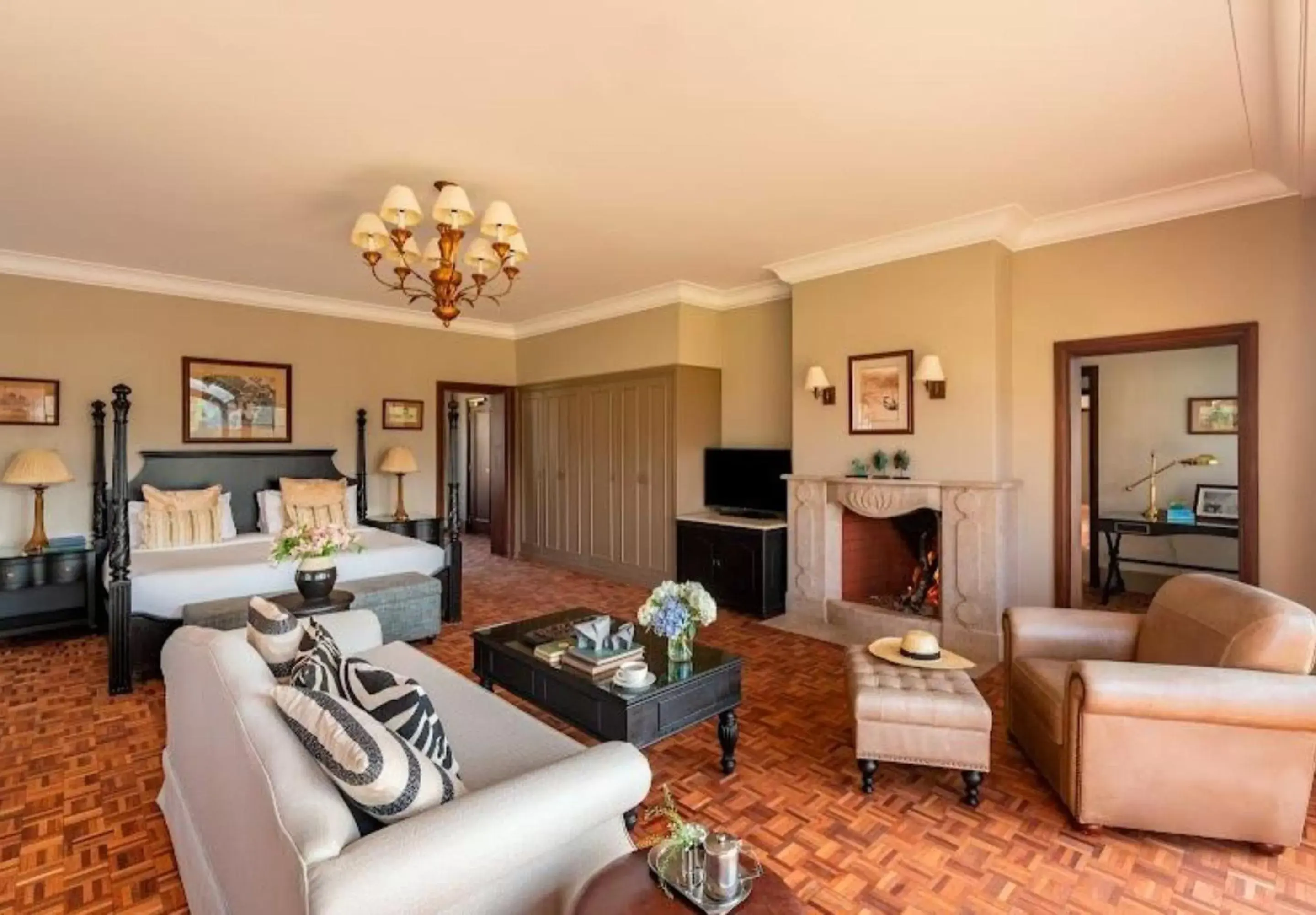 Bedroom, Seating Area in Fairmont Mount Kenya Safari Club