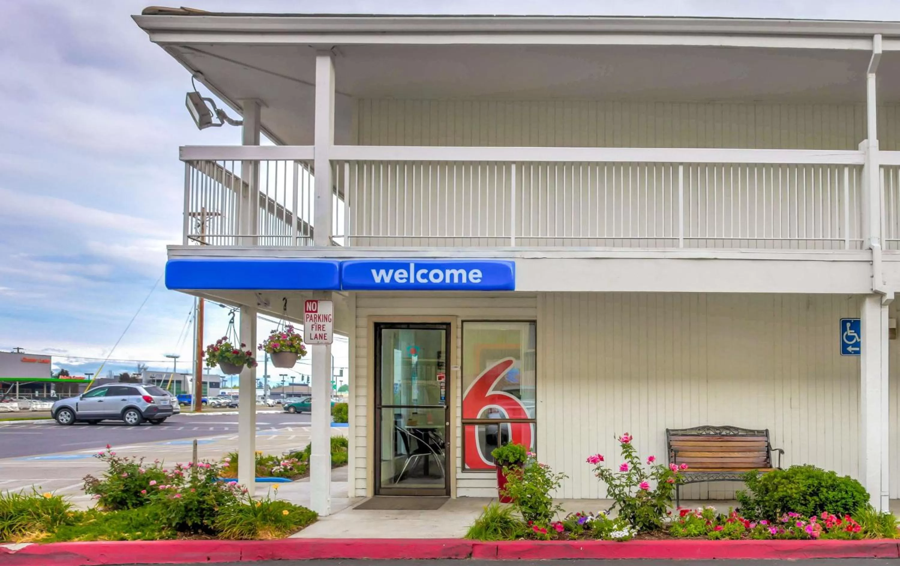 Property building in Motel 6-Medford, OR - North