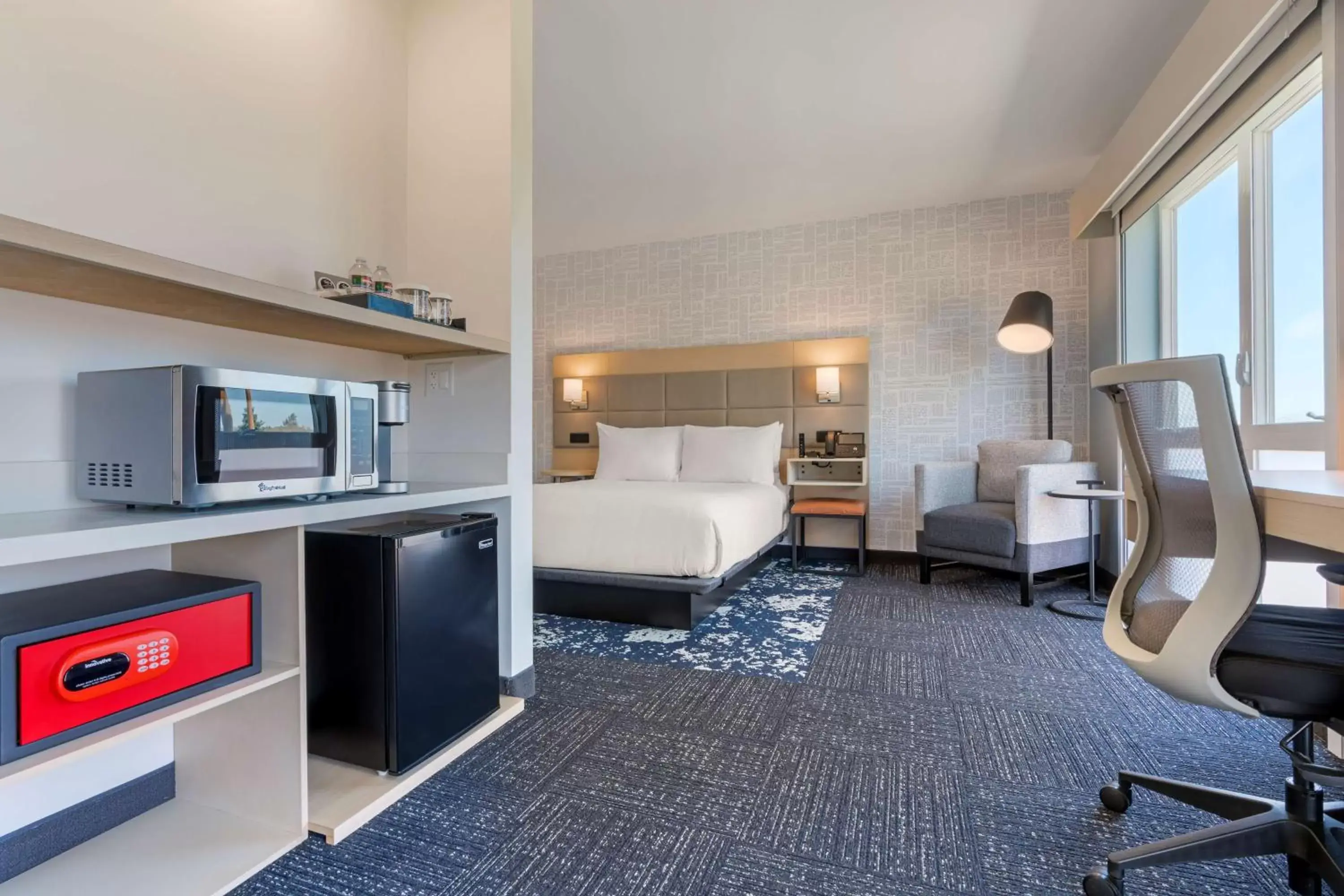 Queen Room with Roll-in Shower - Mobility Accessible in Aiden by Best Western @ Berkeley Queen Room with Roll-in Shower - Mobility Accessible in Aiden by Best Western @ Berkeley