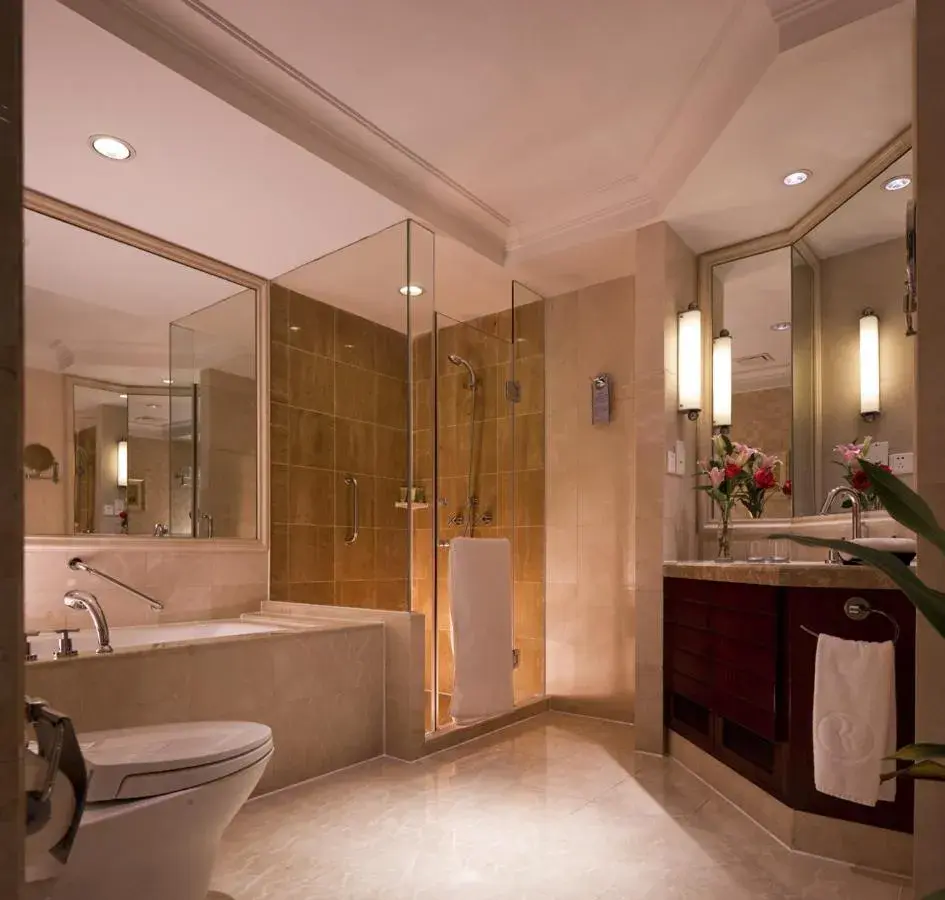 Bathroom in Ramada Plaza Optics Valley Hotel Wuhan (Best of Ramada Worldwide)