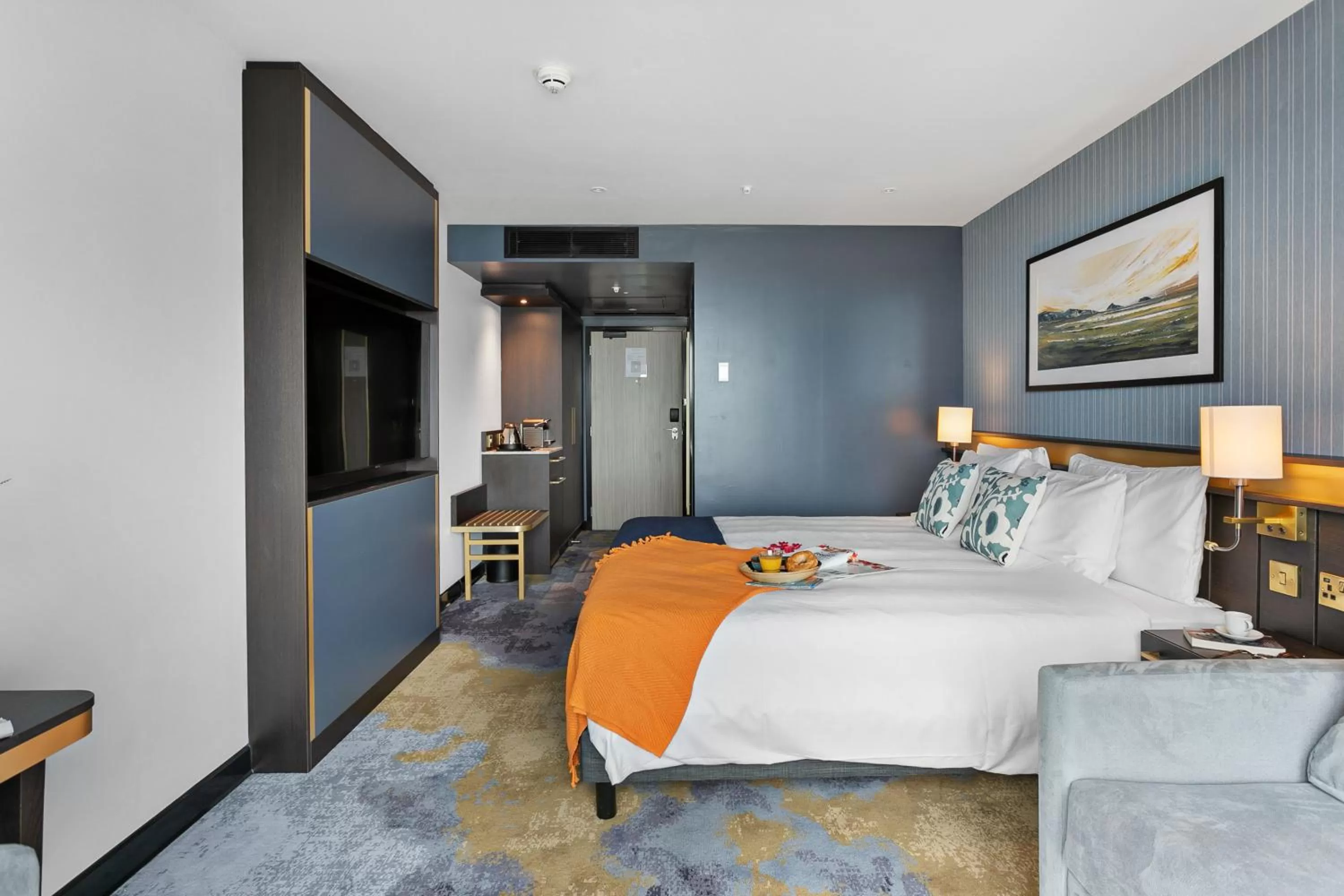 Property building, Bed in Mercure Paignton Hotel