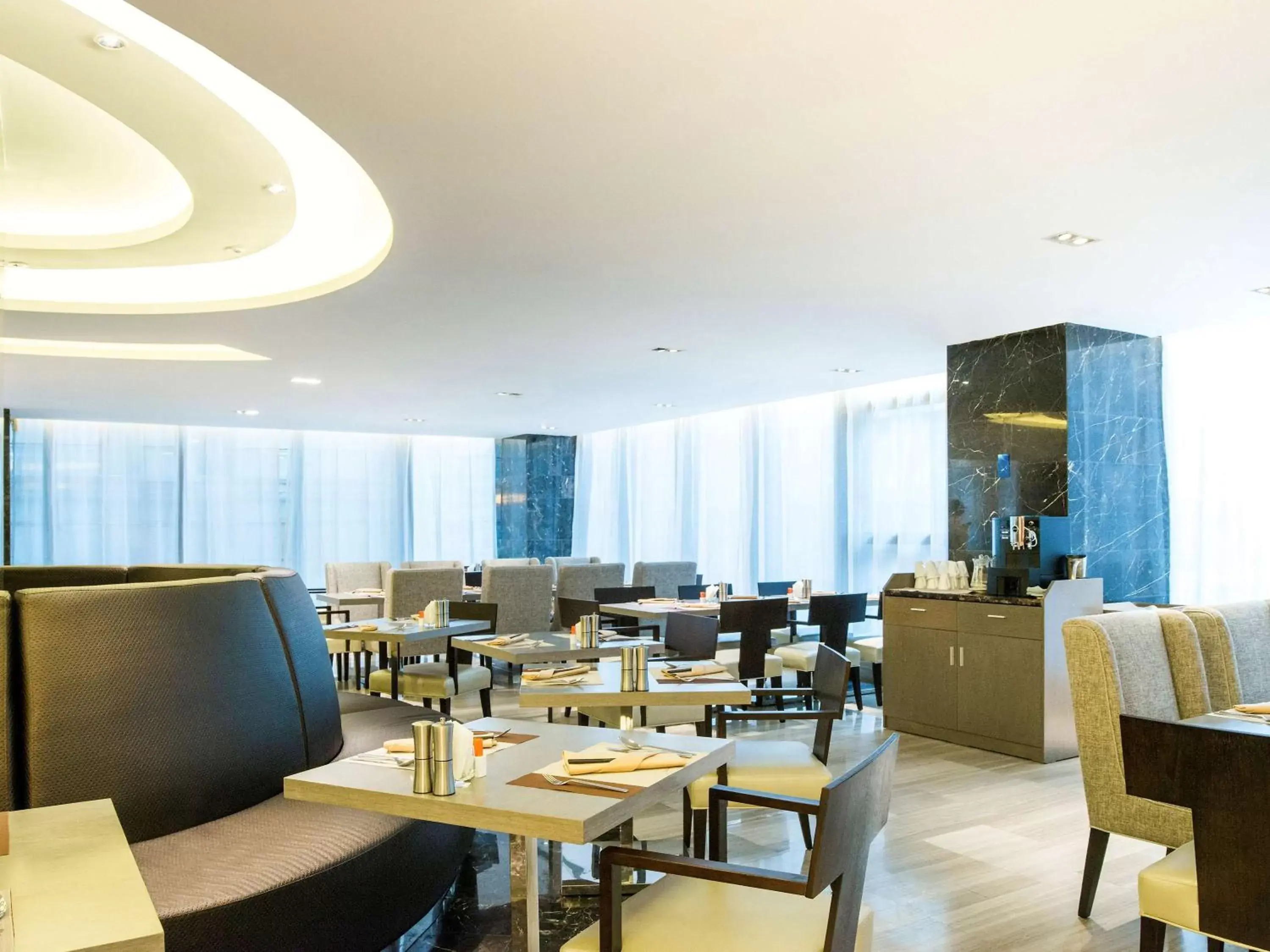 Restaurant/Places to Eat in Novotel Nanjing Central