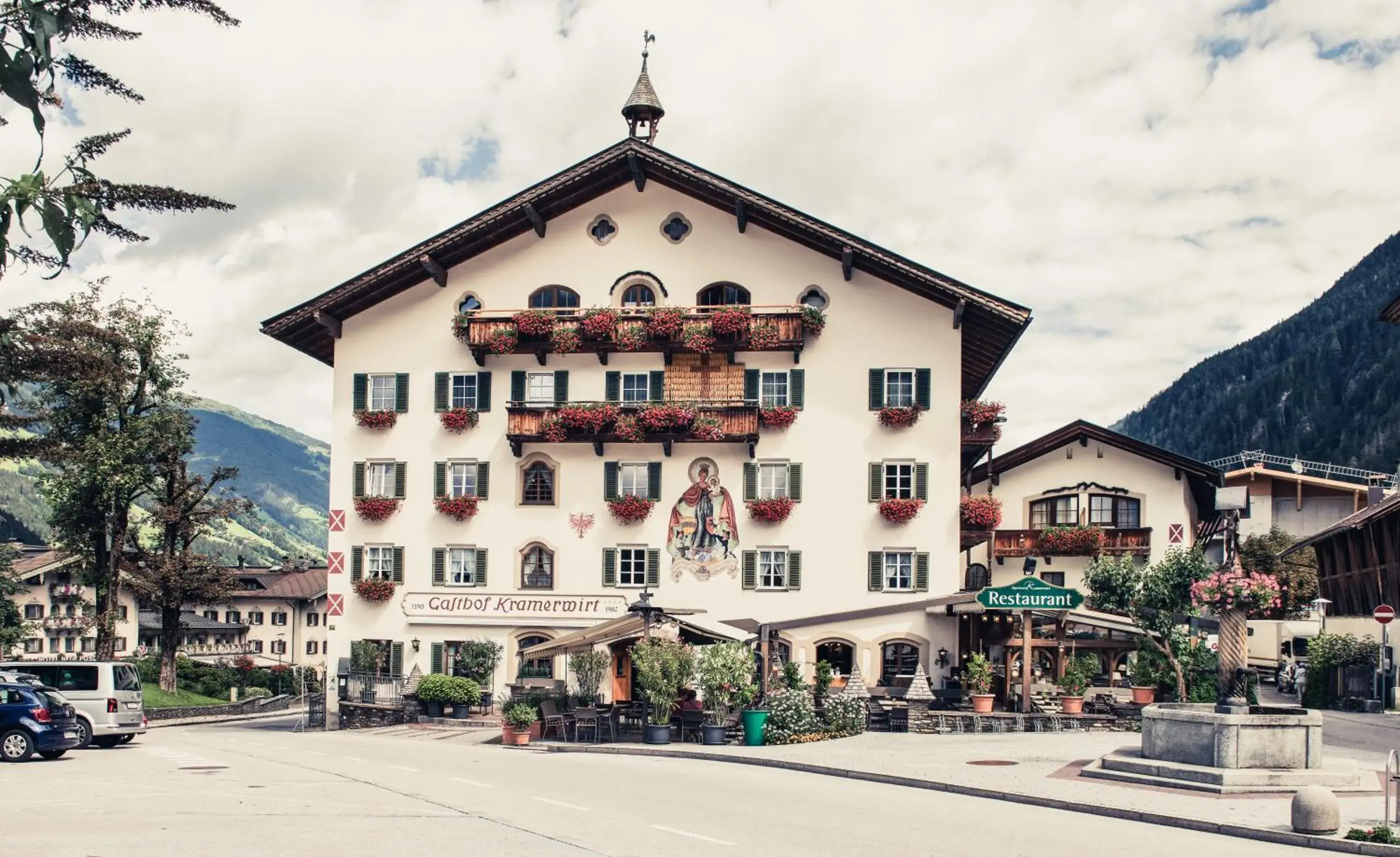 Facade/entrance, Property Building in Alpenhotel Kramerwirt