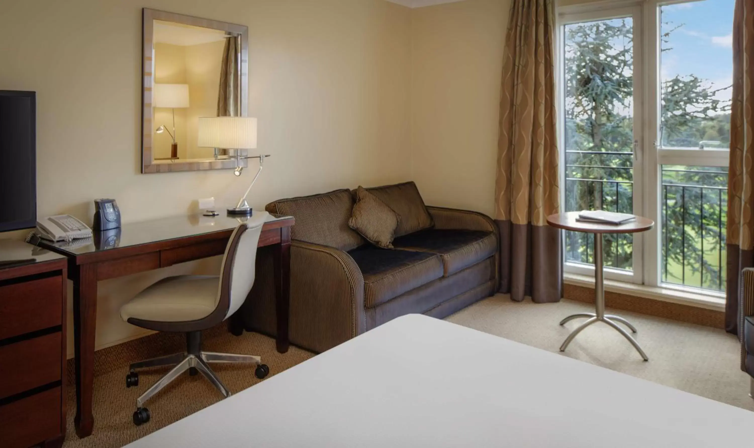 Bedroom, Seating Area in Hilton Belfast Templepatrick