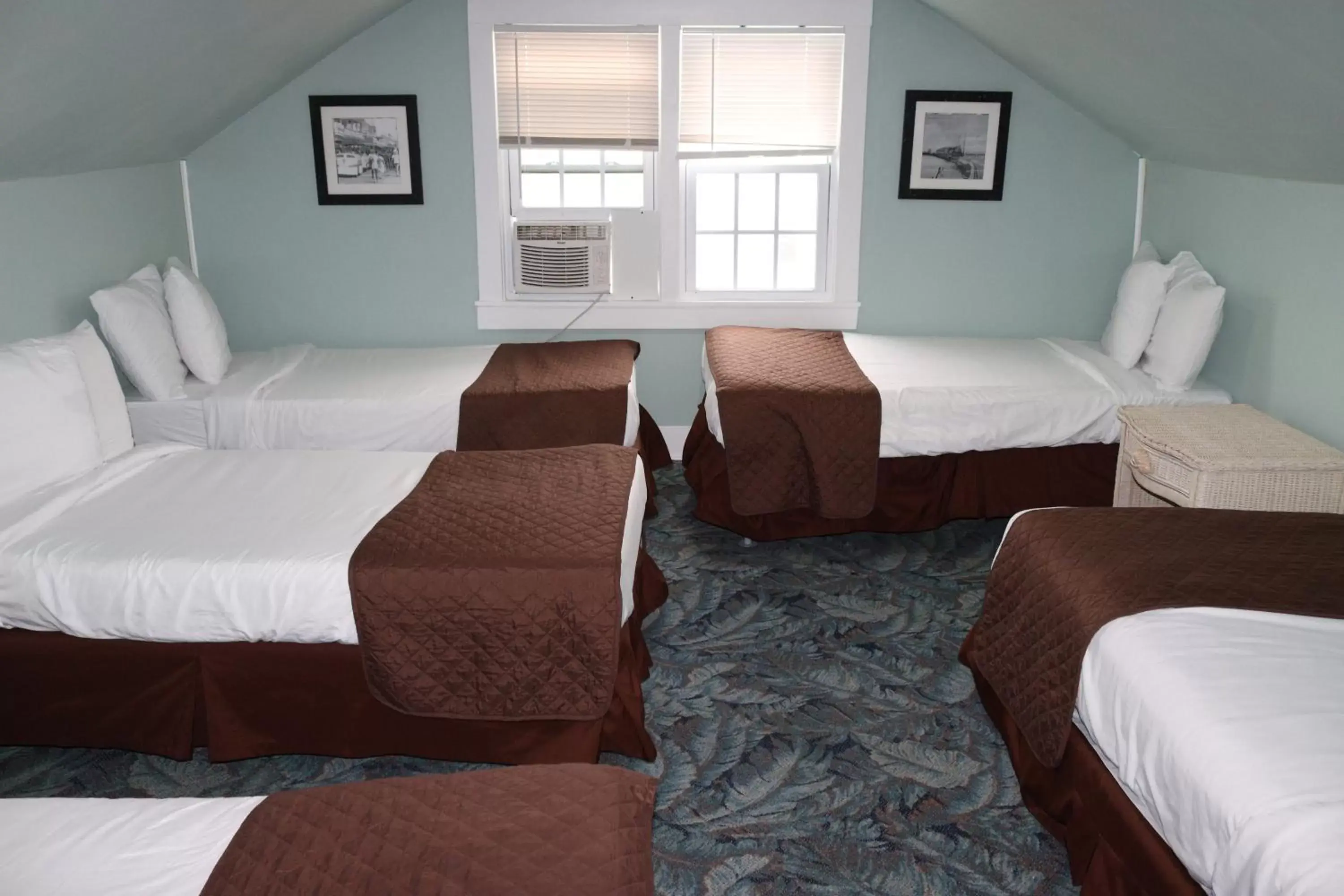 Bedroom in The Burgundy Inn Hotel and Apartments Bedroom in The Burgundy Inn Hotel and Apartments