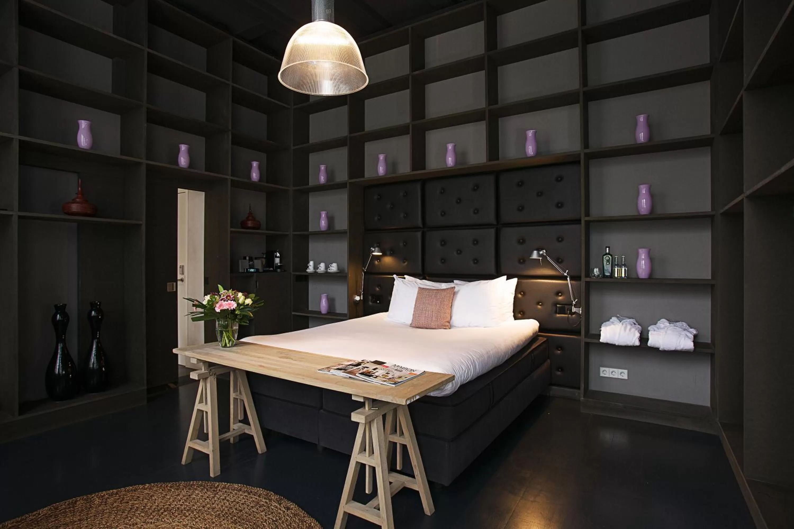 Photo of the whole room, Bed in Hotel Simple