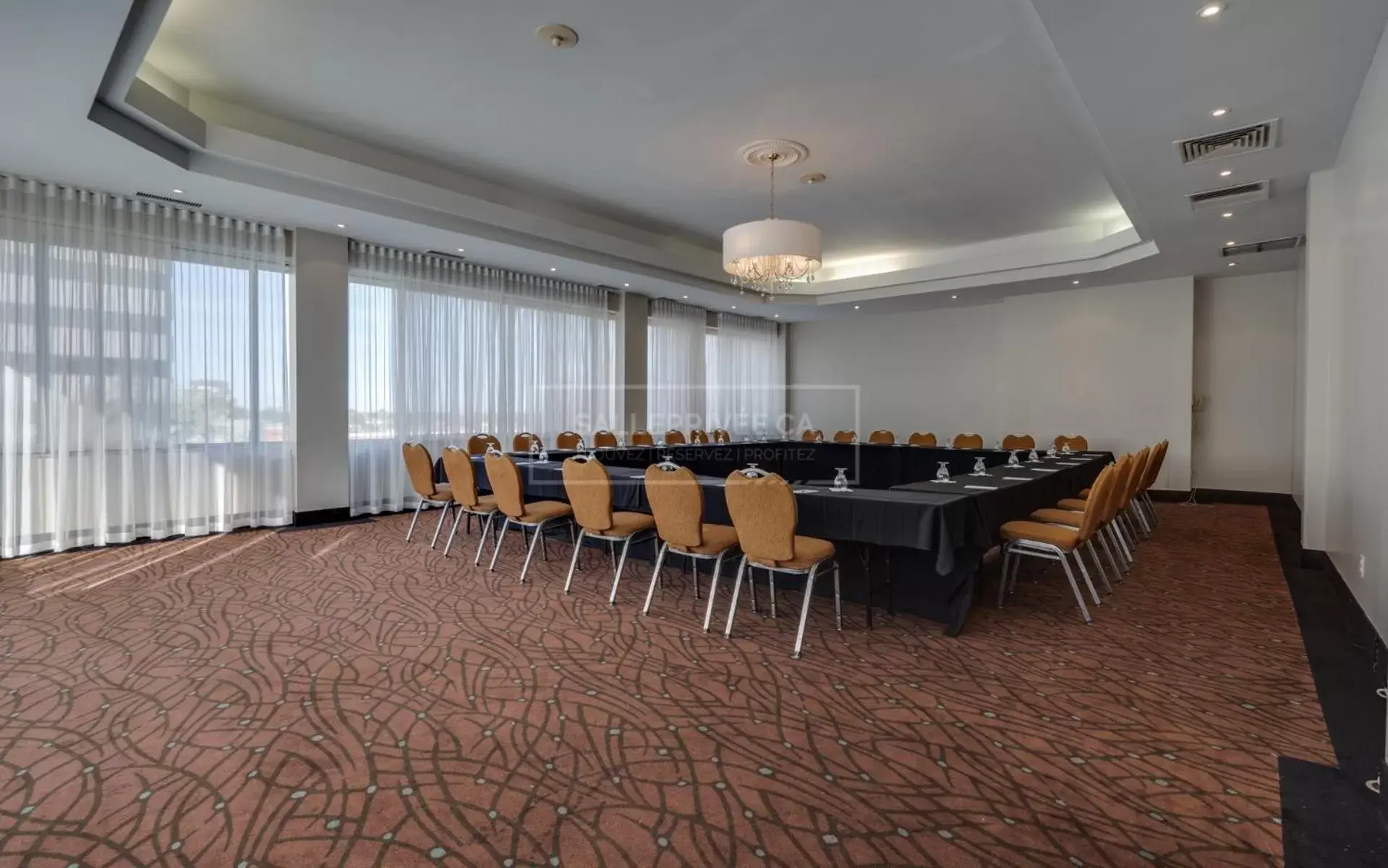 Meeting/conference room in Hotel Universel Montréal