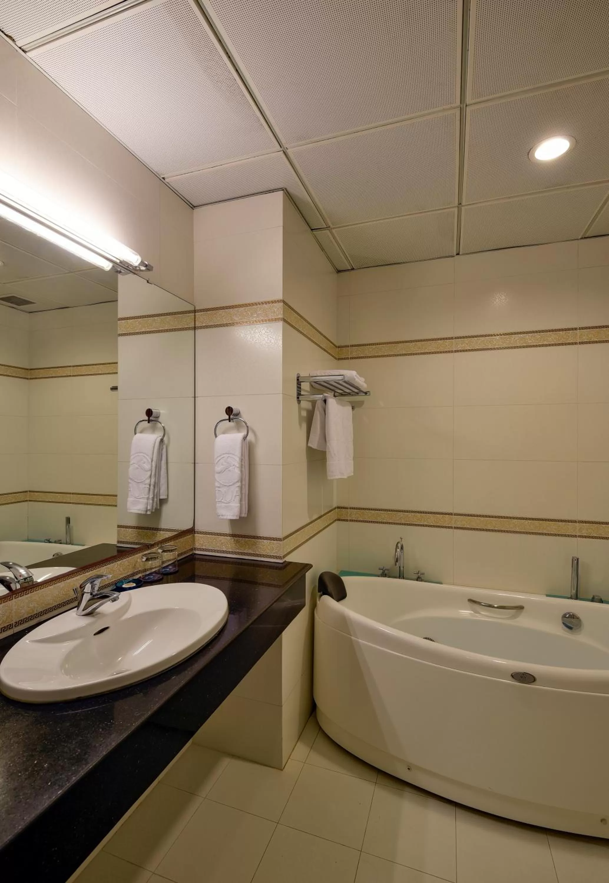 Bathroom in Aquari Hotel