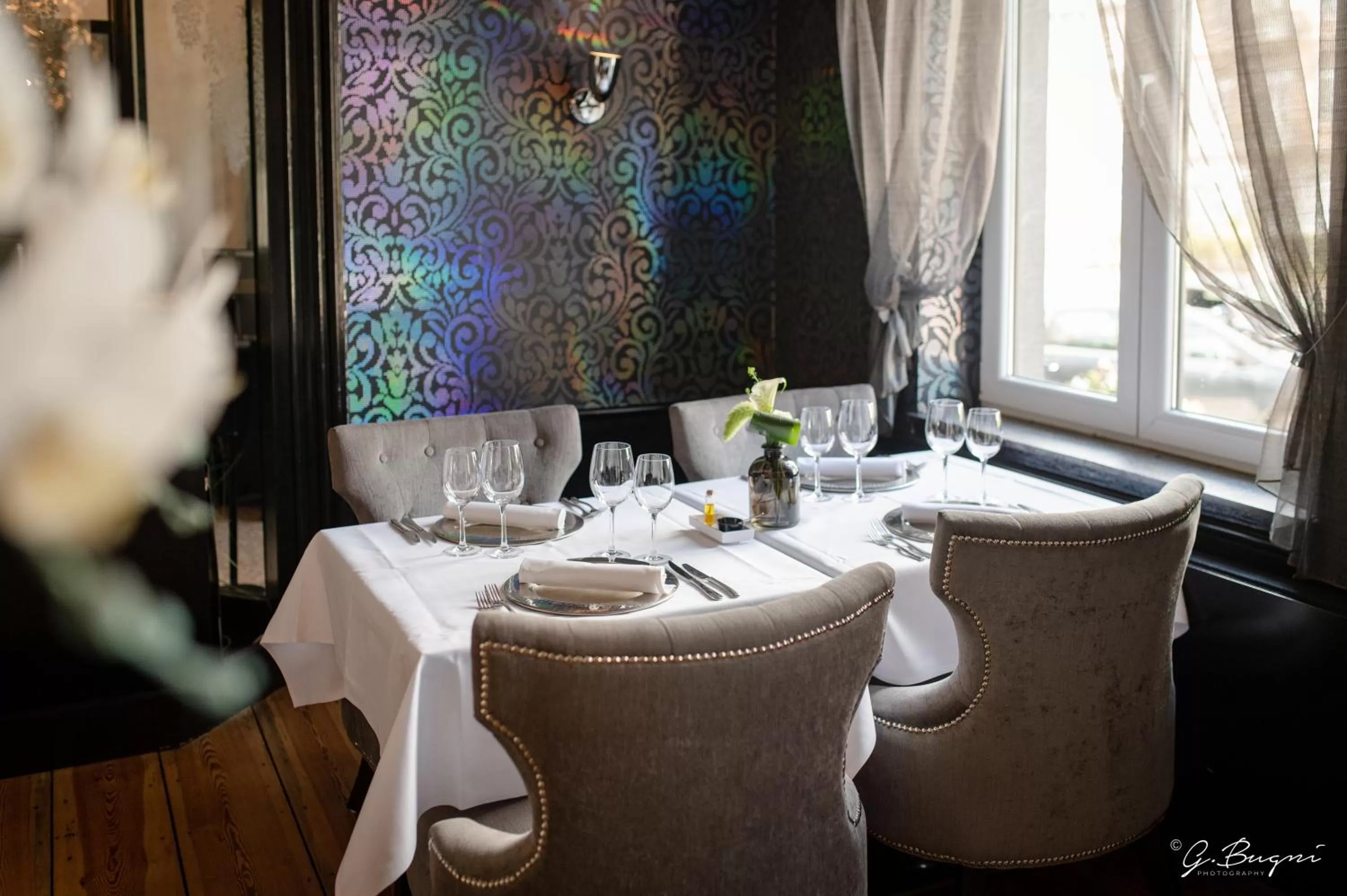 Restaurant/places to eat in La Reine Hôtel & Restaurant