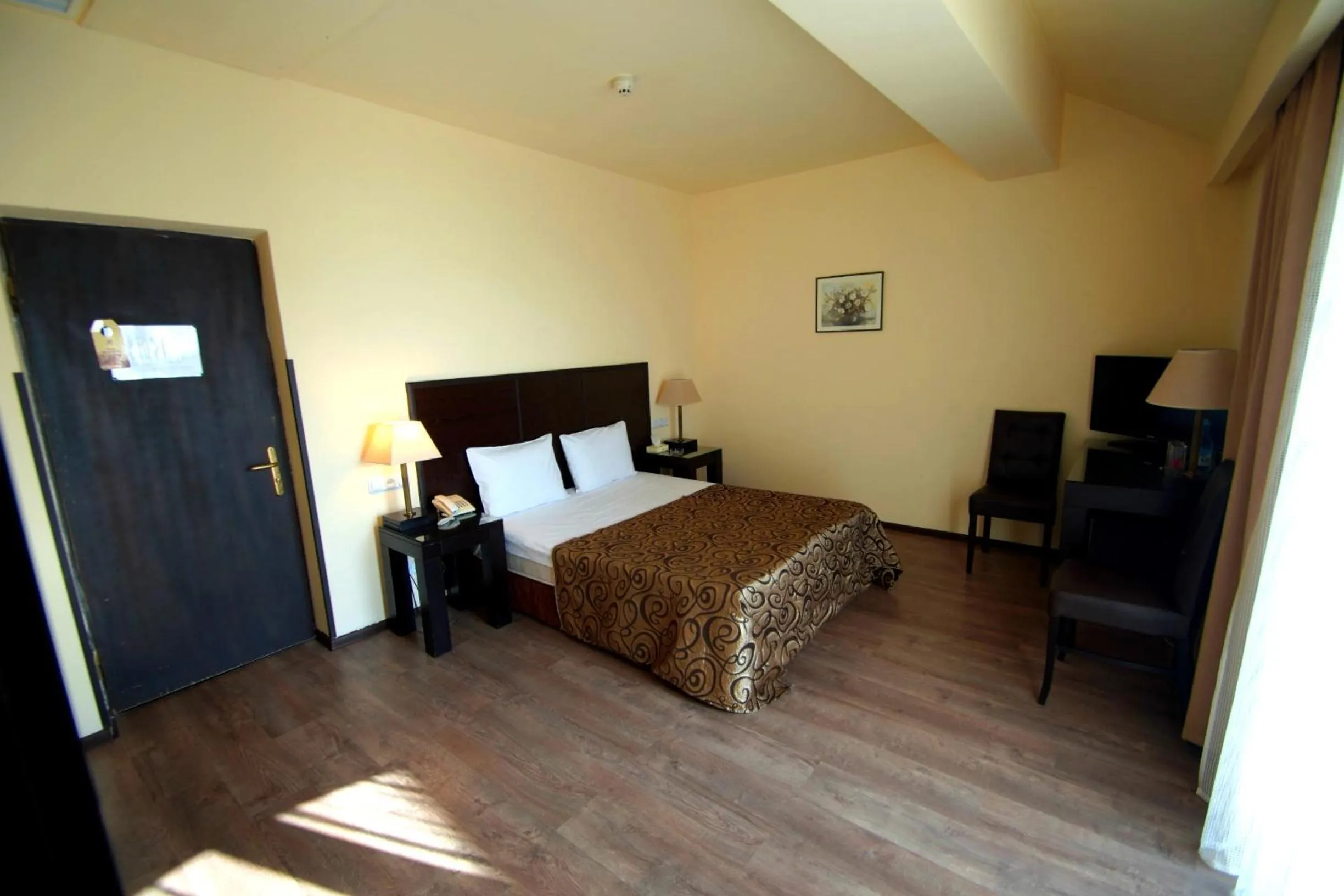 Photo of the whole room in Regineh Hotel