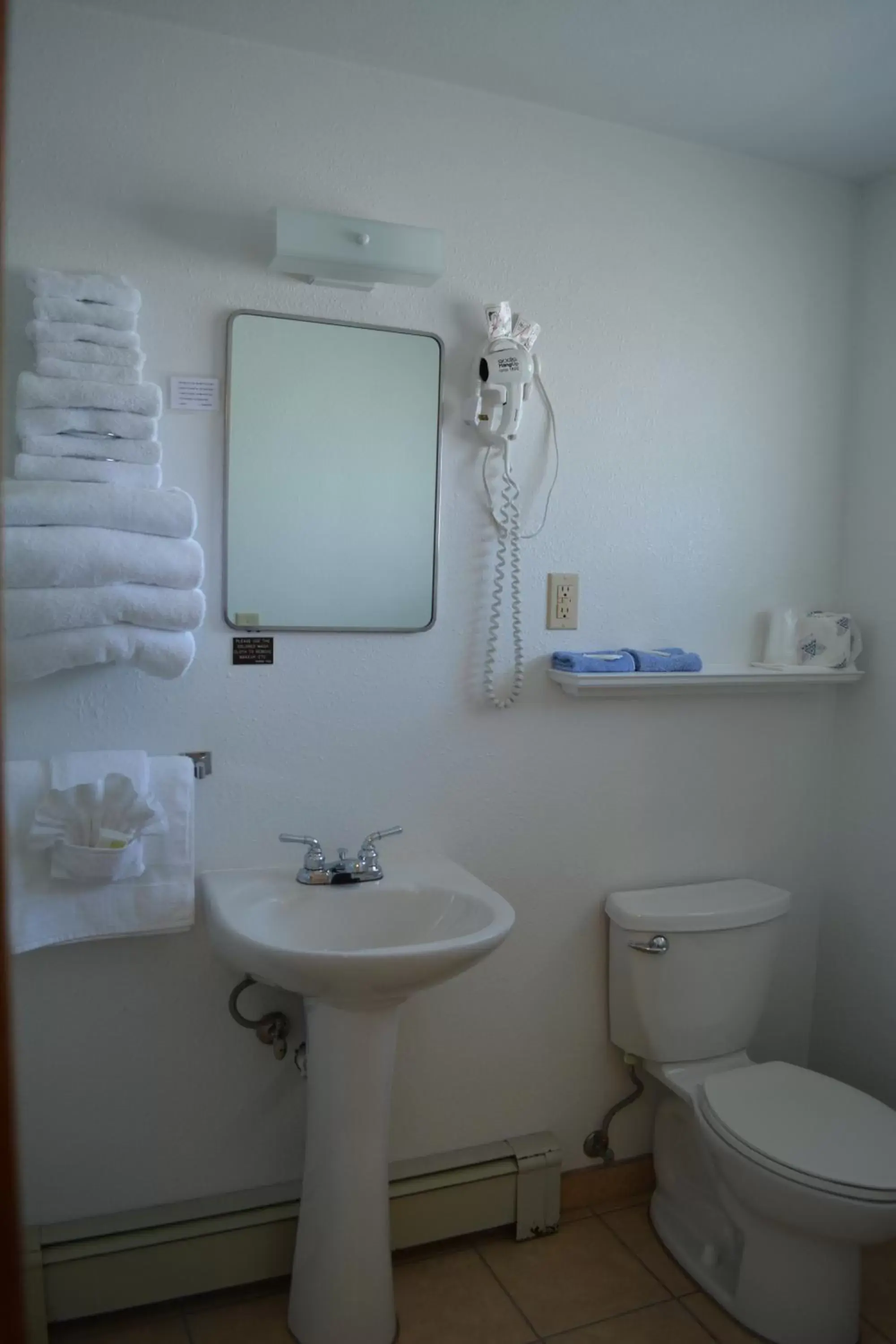 Bathroom in Sage Motel