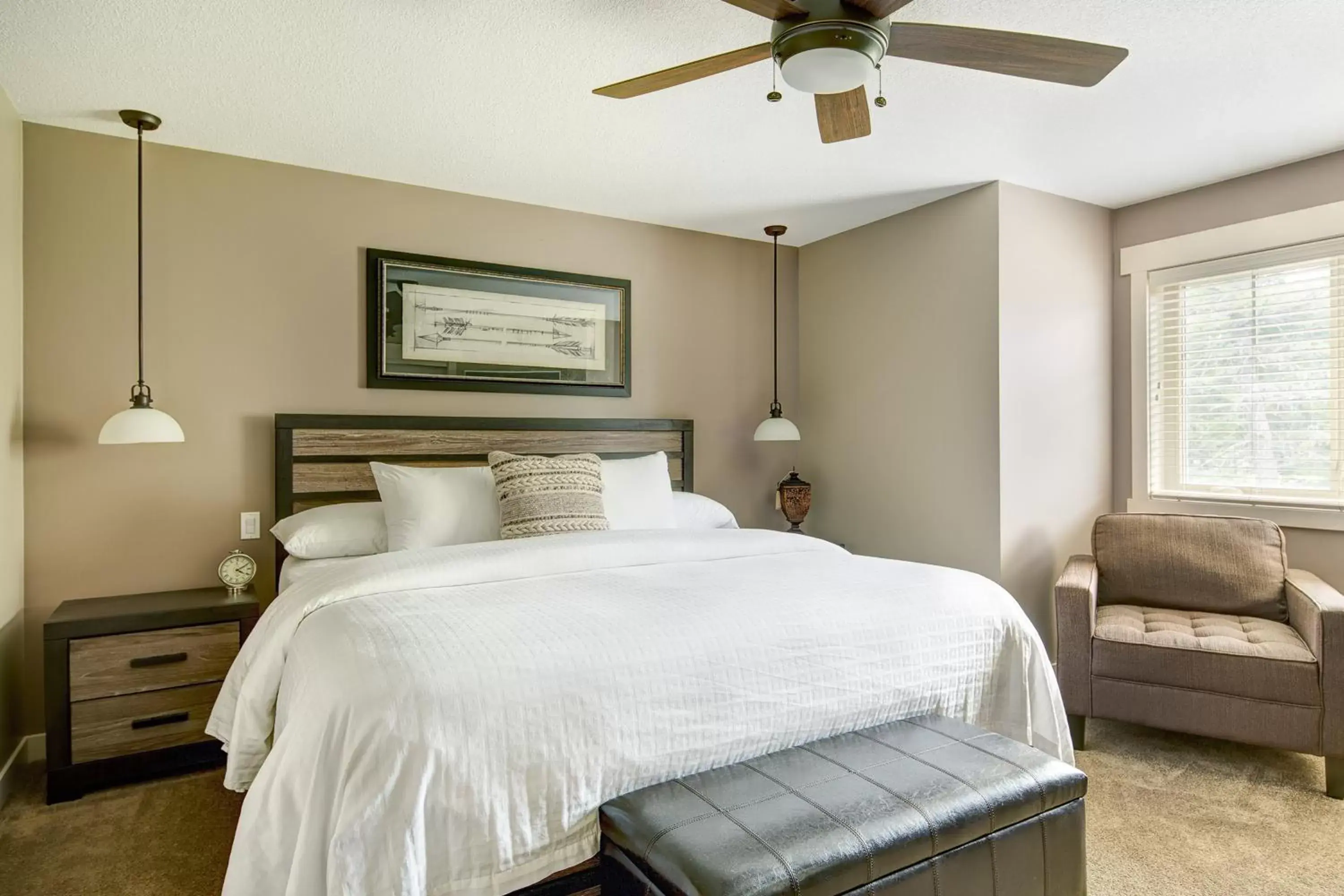 Bedroom, Bed in Bighorn Meadows Resort