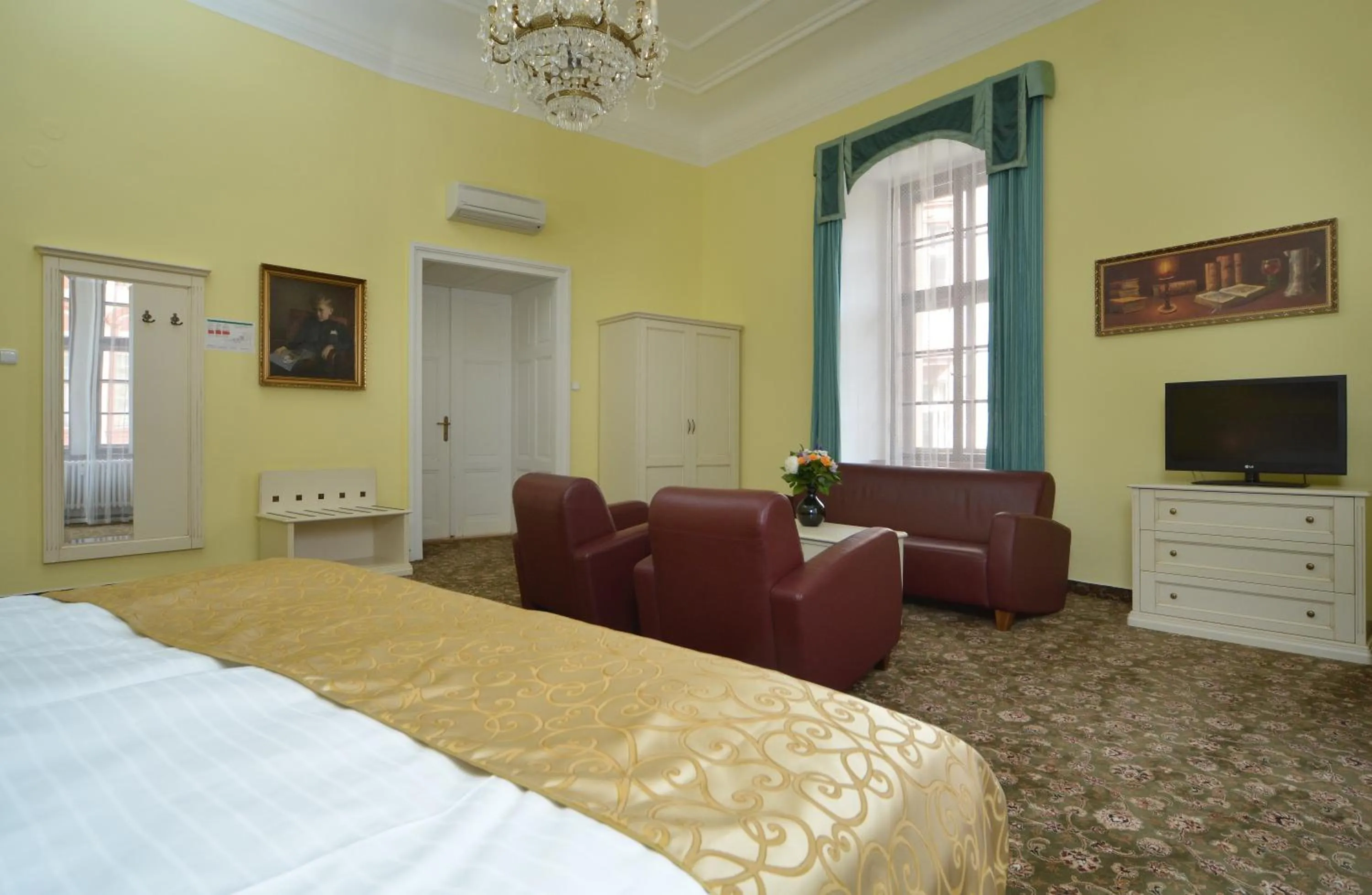 Photo of the whole room, Bed in Hotel Metamorphis