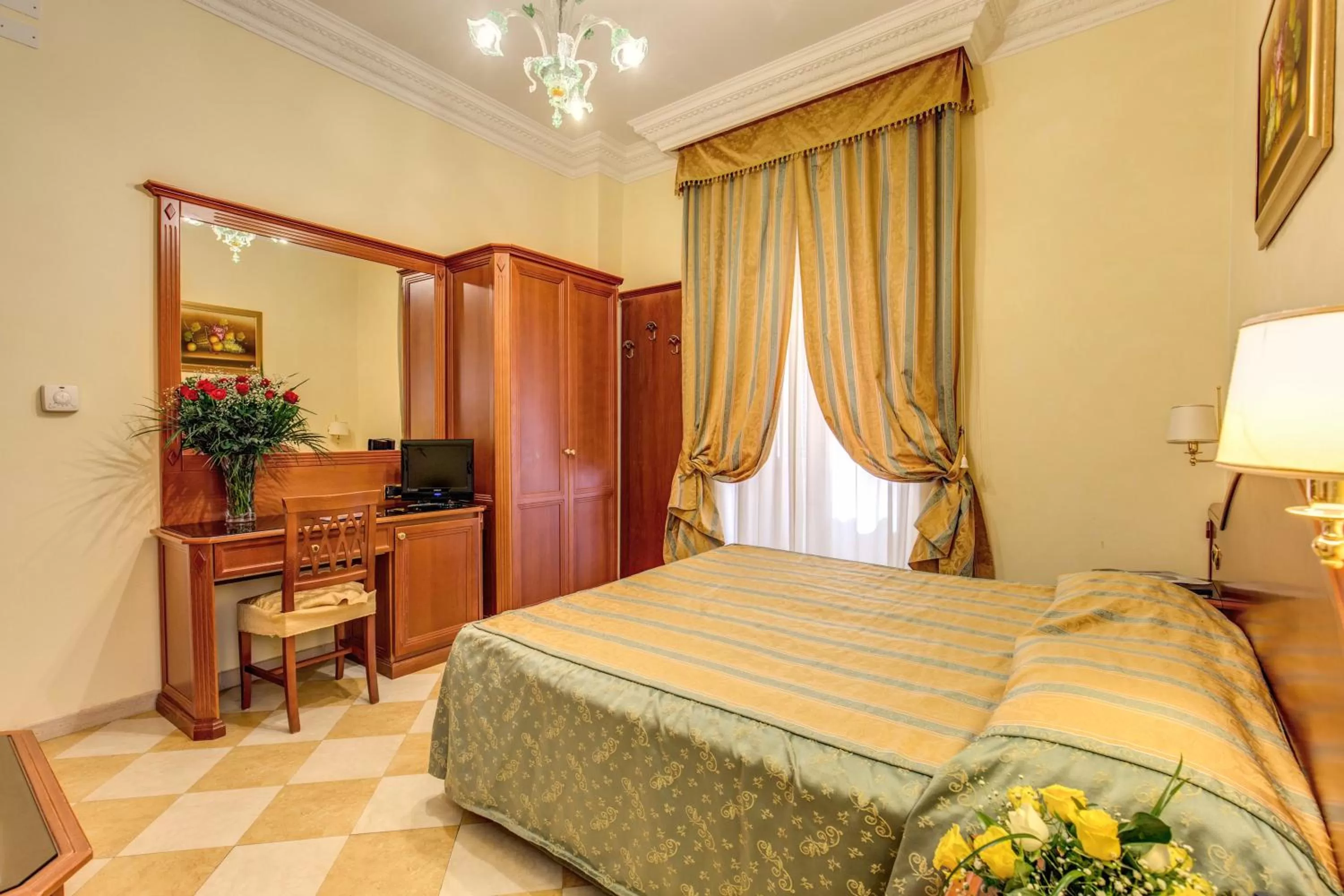 Bedroom, Bed in Hotel Contilia