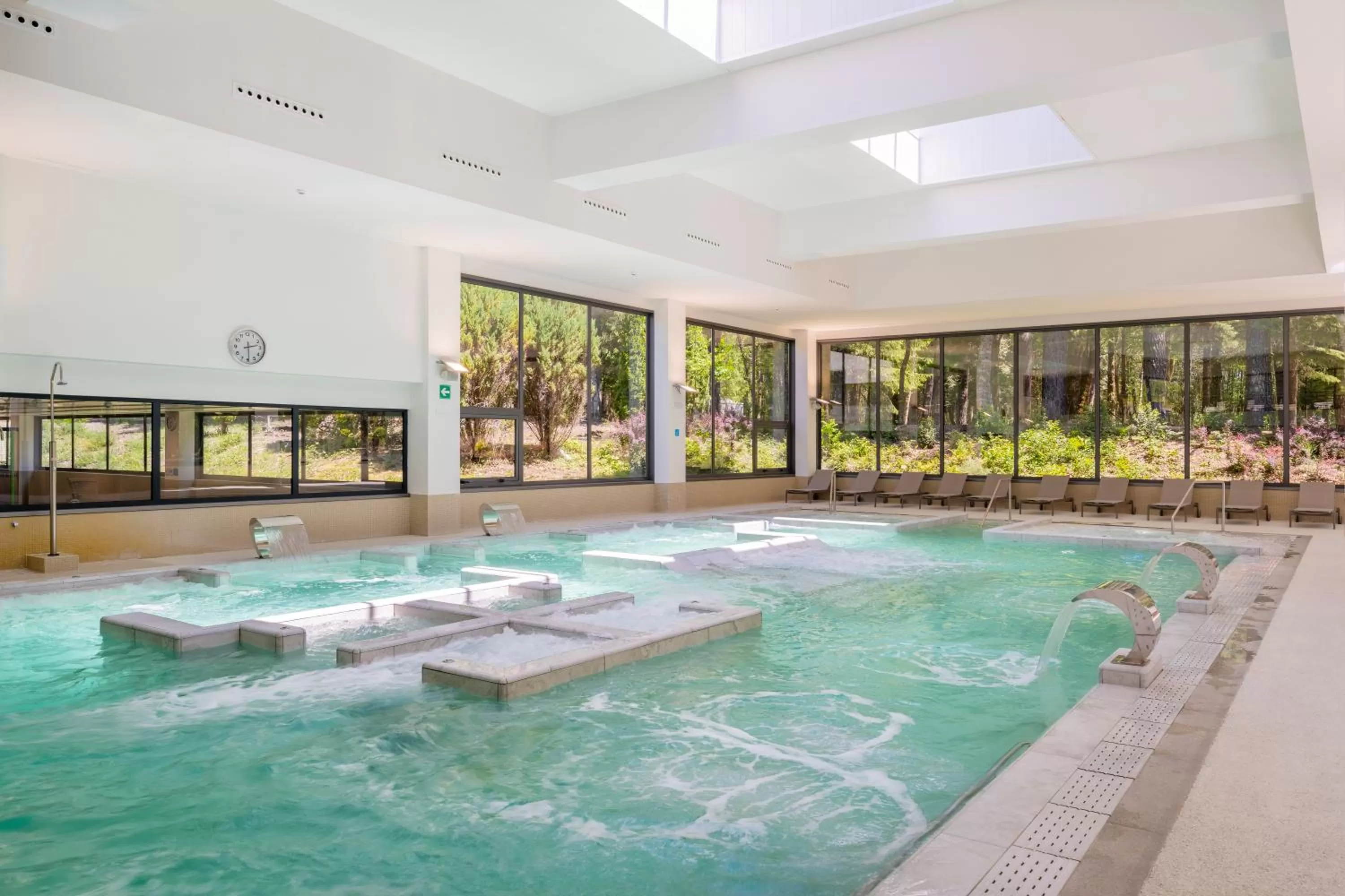 Swimming pool in Iberik Gran Balneario de Guitiriz