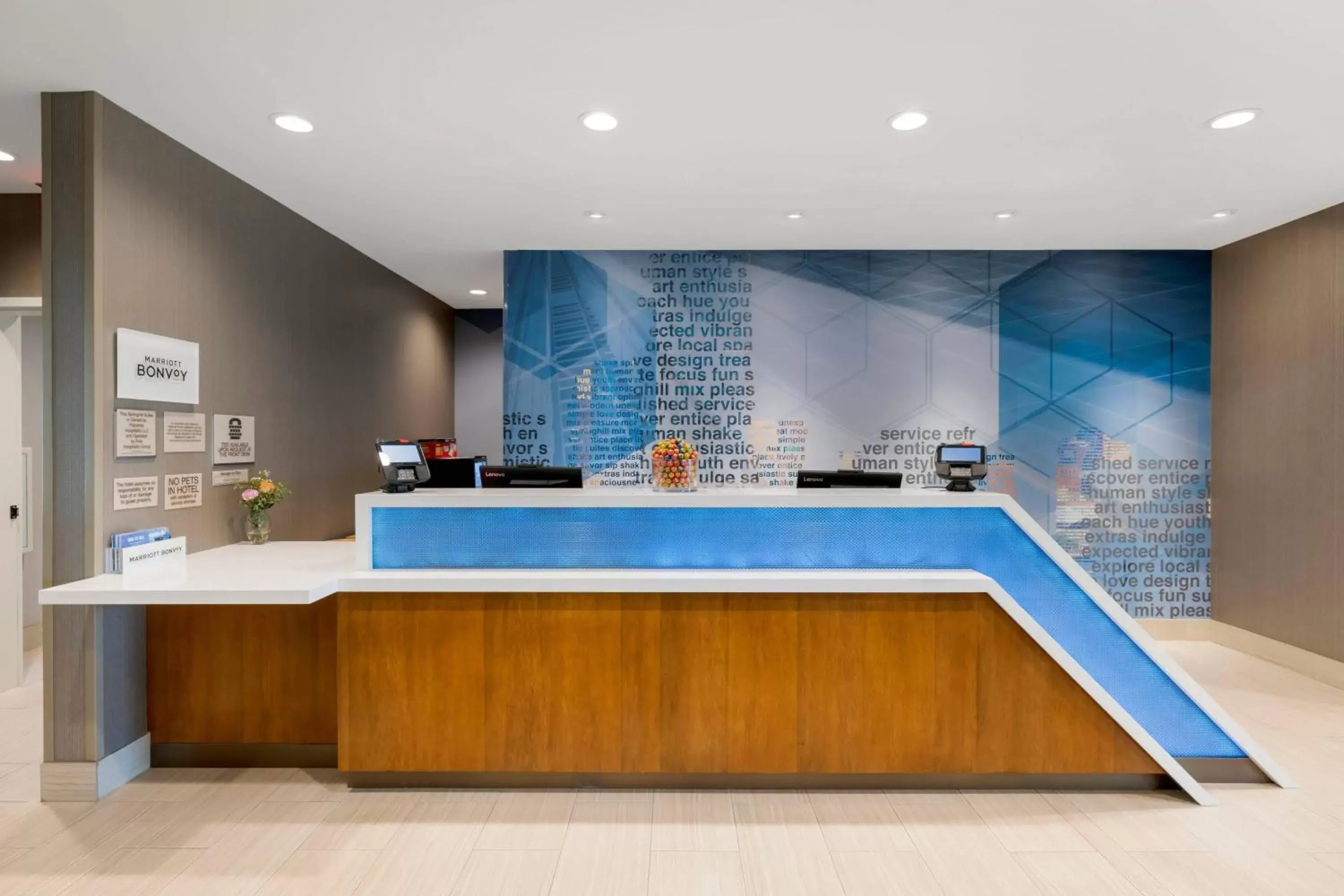 Lobby or reception, Kitchen/Kitchenette in SpringHill Suites by Marriott Anaheim Placentia Fullerton