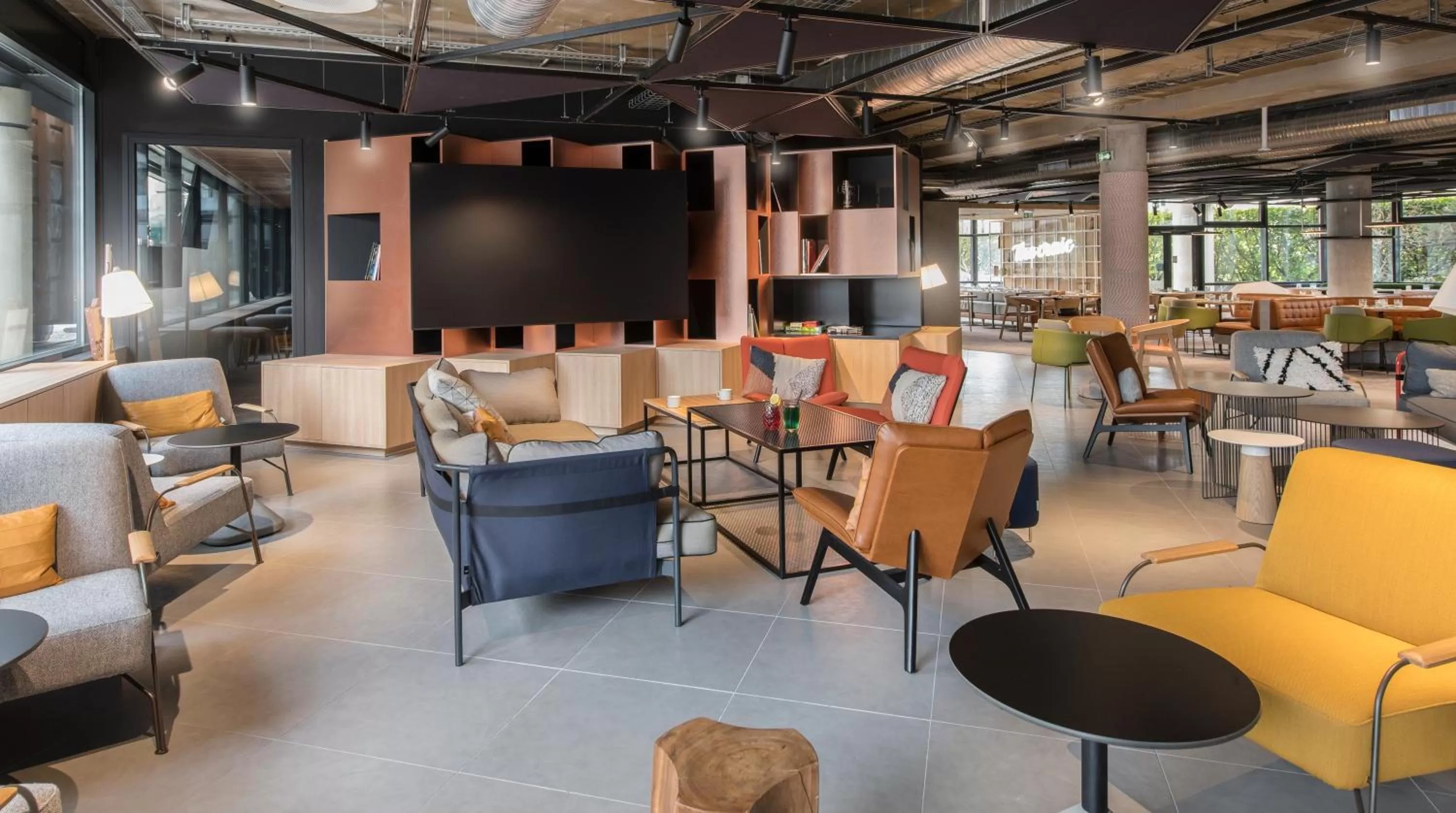 Communal lounge/ TV room in Novotel Annecy Centre