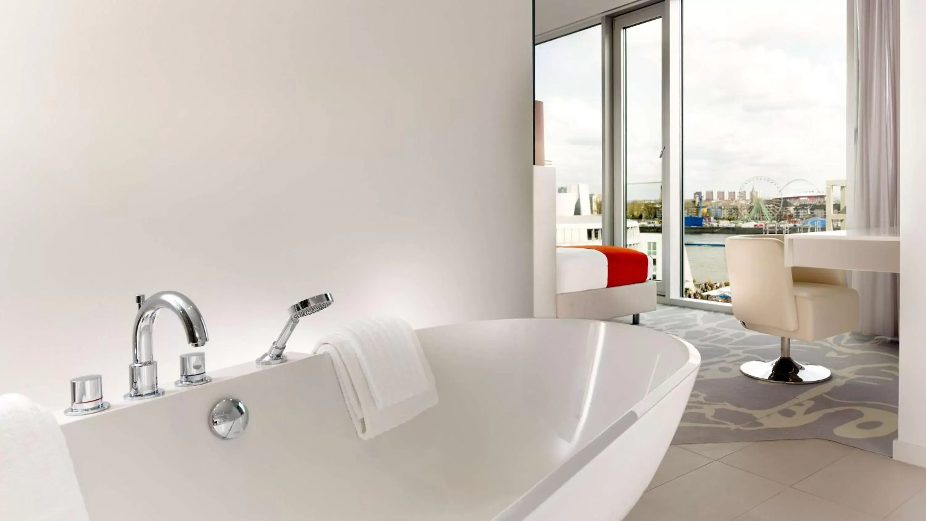 Bathroom in art'otel cologne, Powered by Radisson Hotels