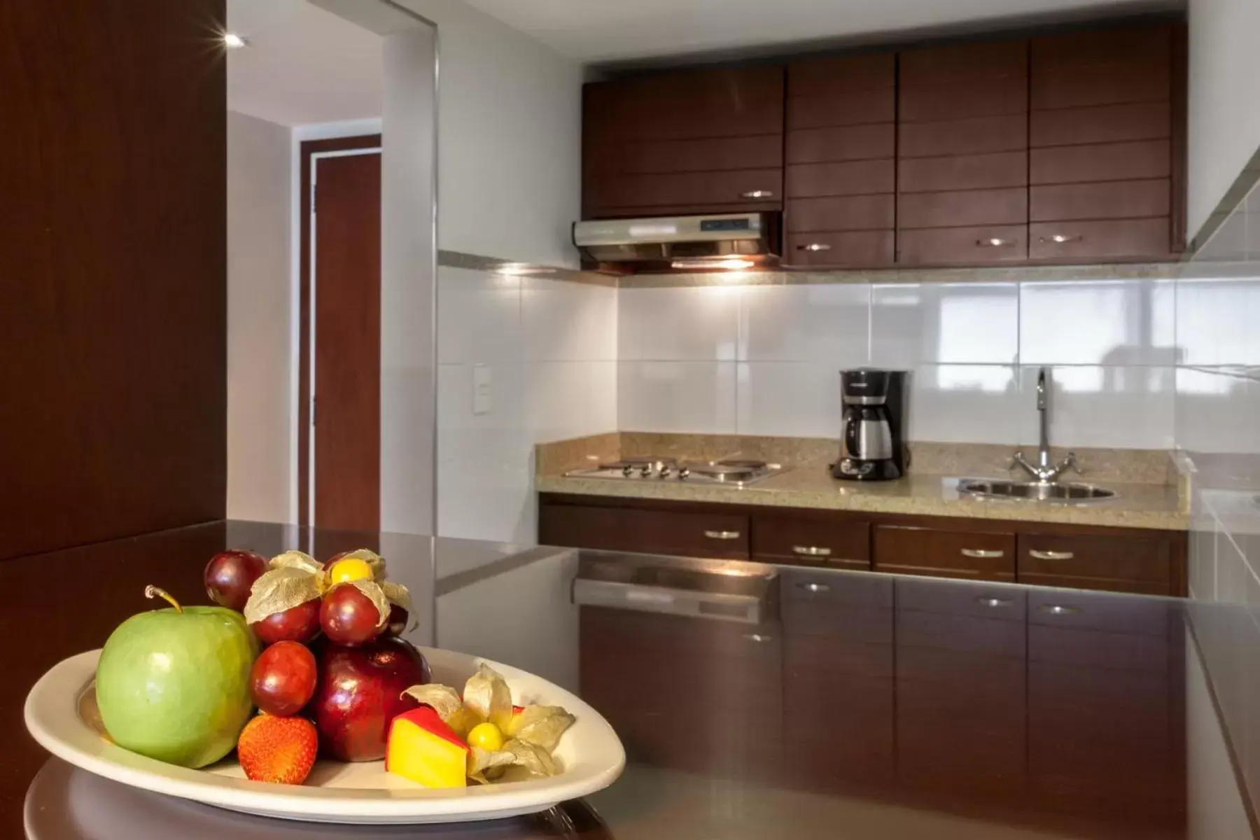 Coffee/tea facilities, Kitchen/Kitchenette in Tequendama Suites and Hotel