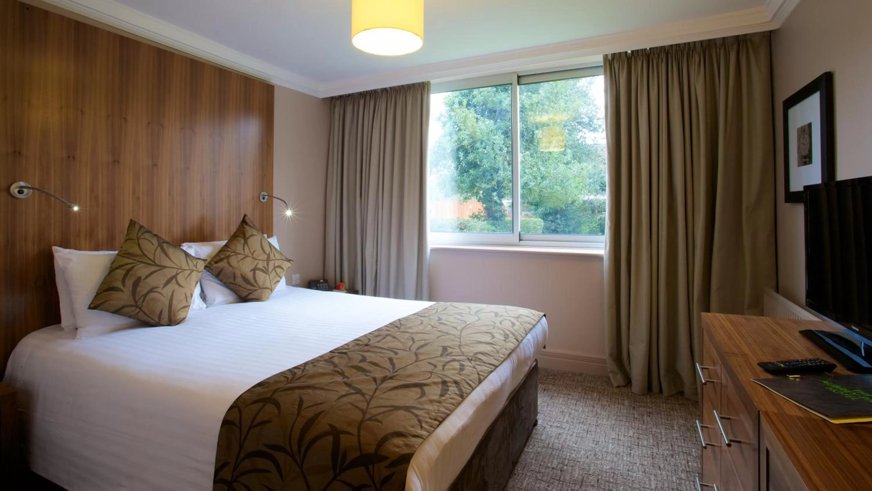 Bedroom, Bed in Aubrey Park Hotel