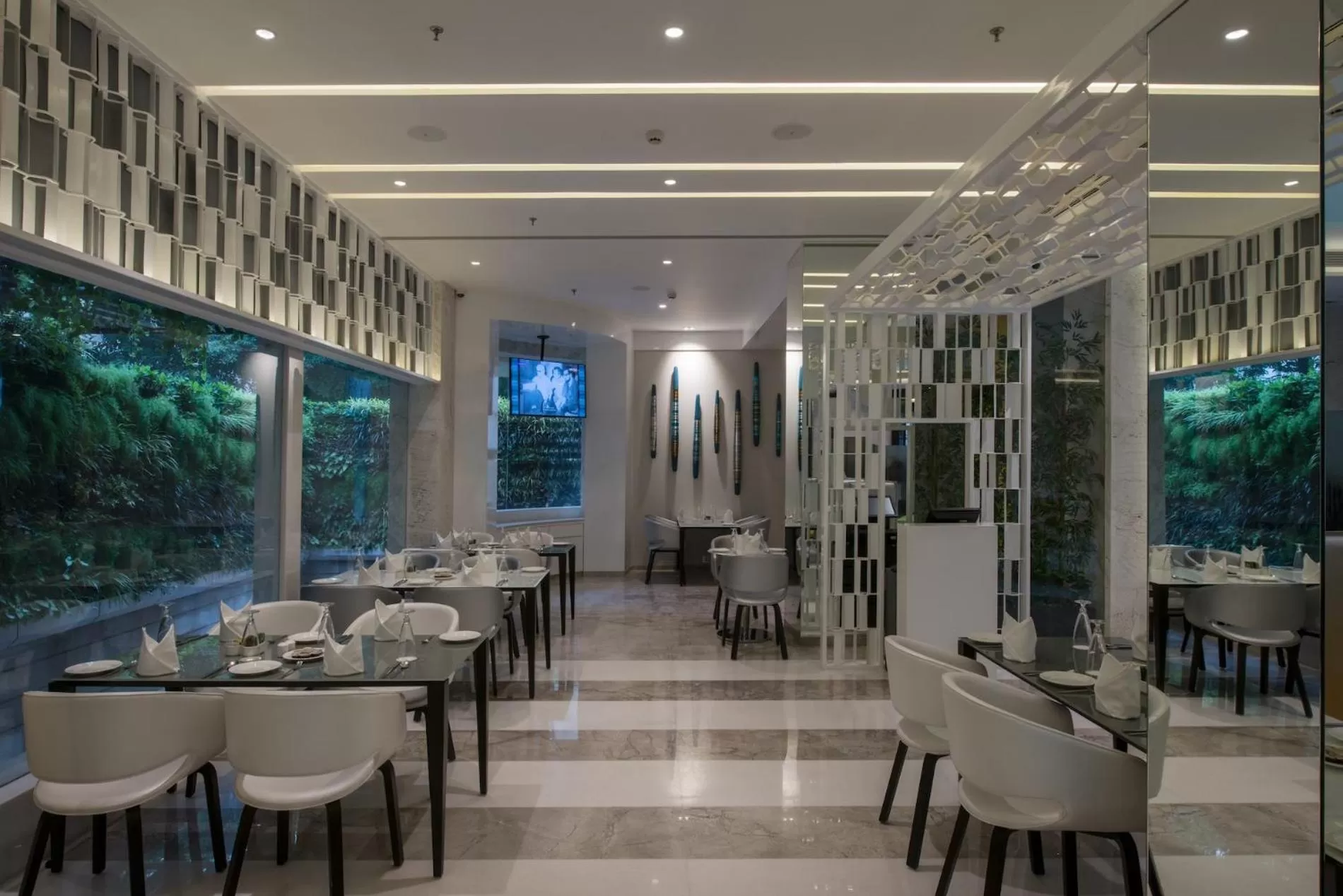 Restaurant/places to eat in Eastin Residences Vadodara