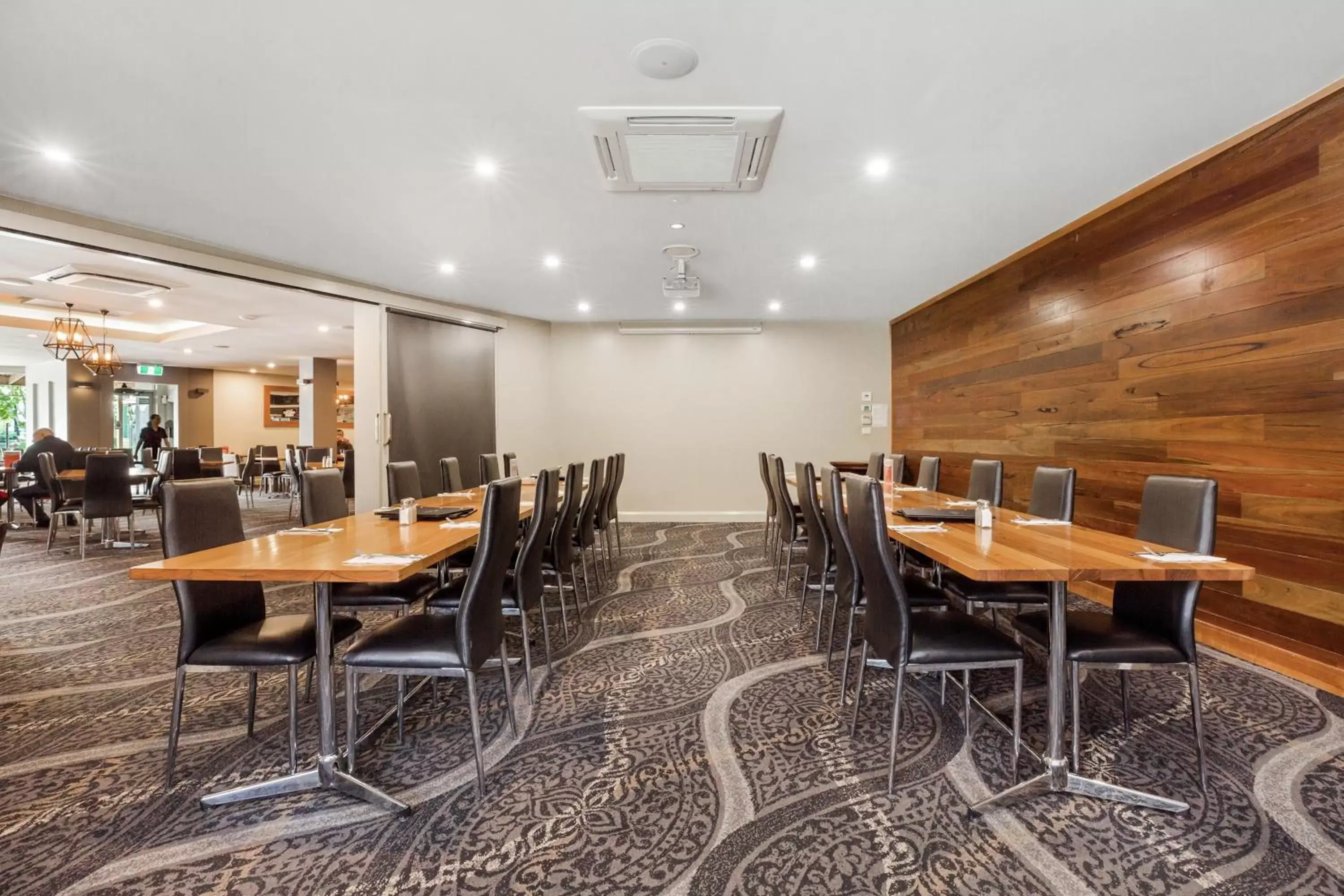 Meeting/conference room, Restaurant/Places to Eat in National Hotel Complex Bendigo