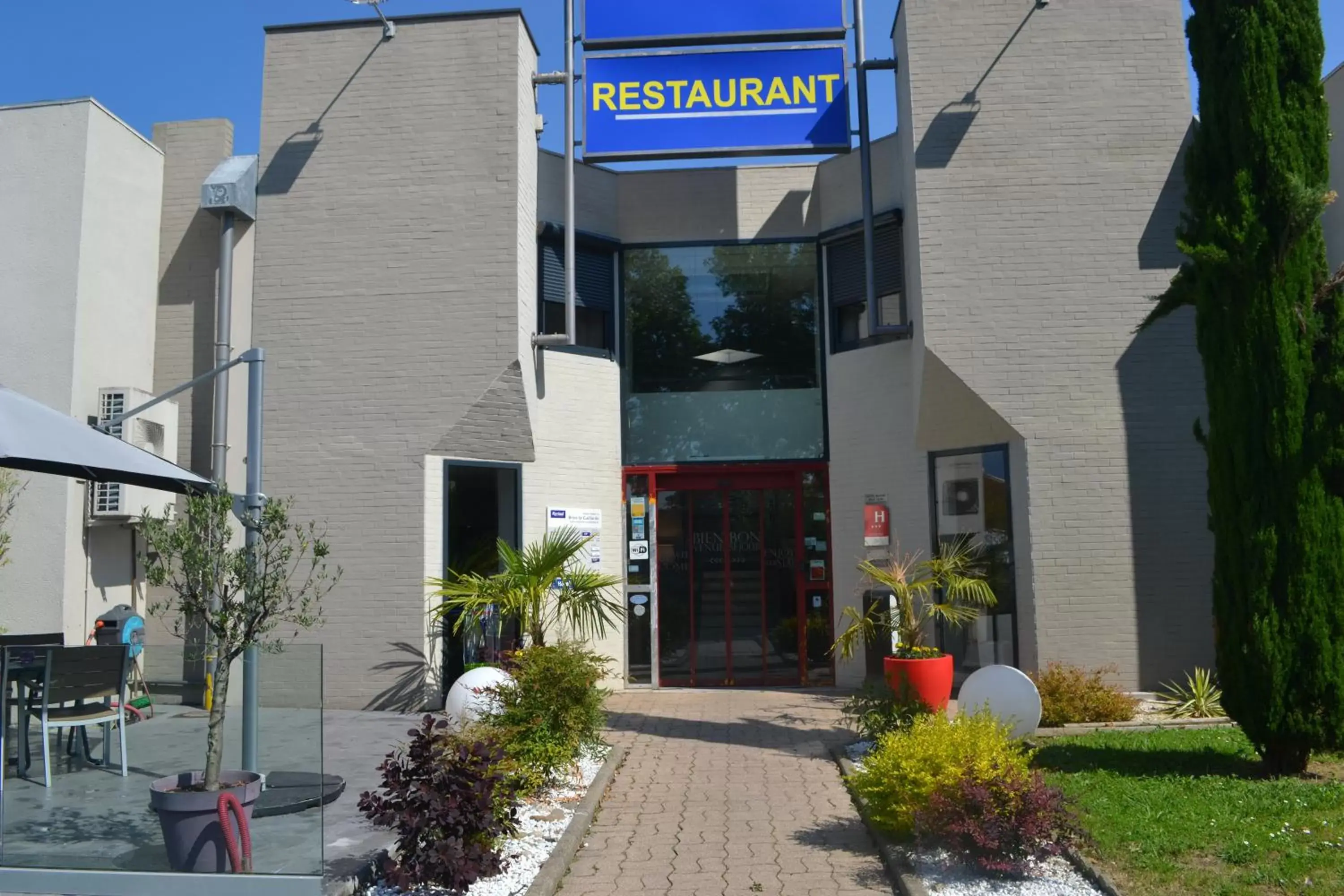 Property Building in Hotel Restaurant Kyriad Brive Centre