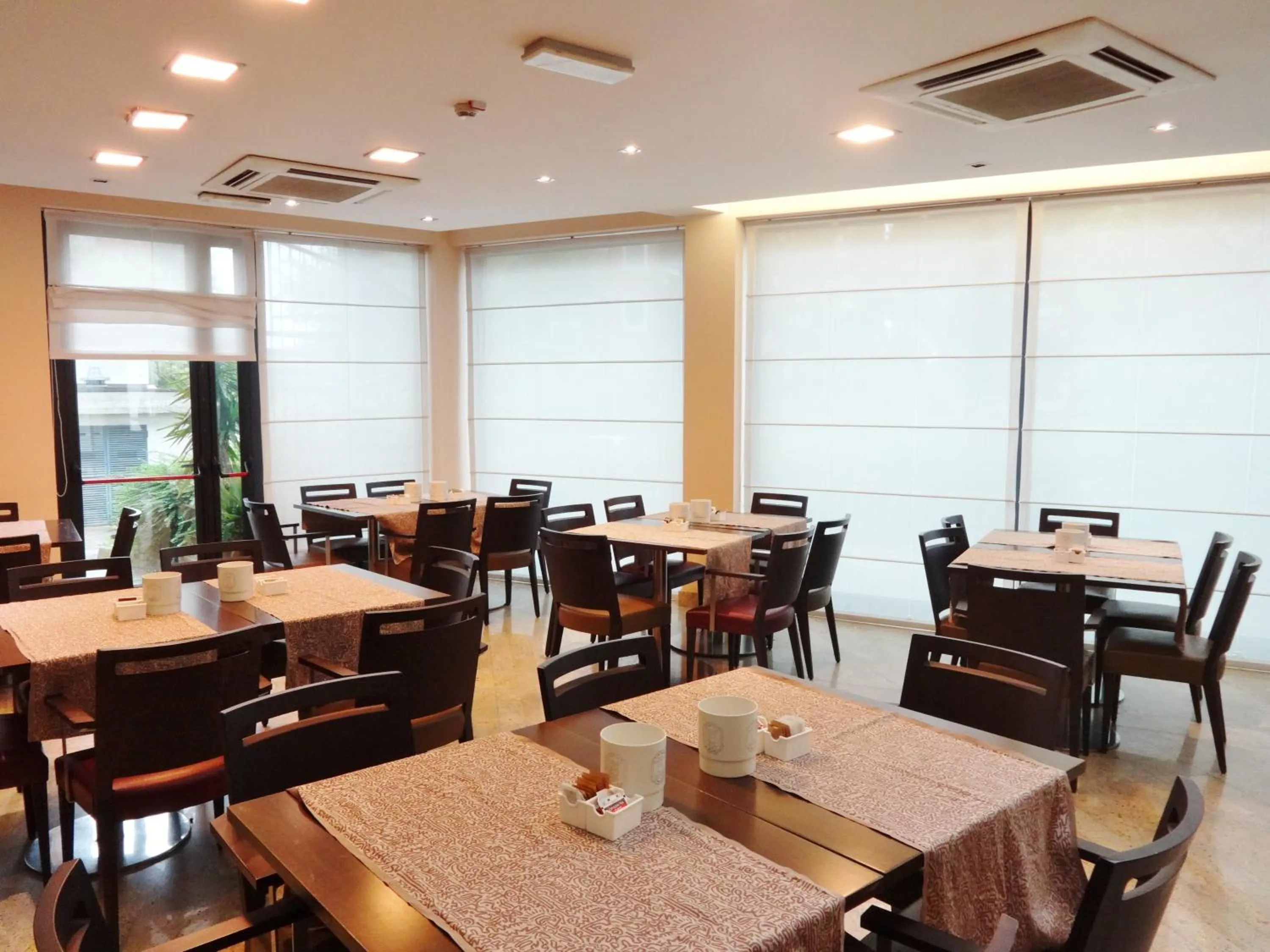 Restaurant/places to eat in Hotel Tiffany Milano